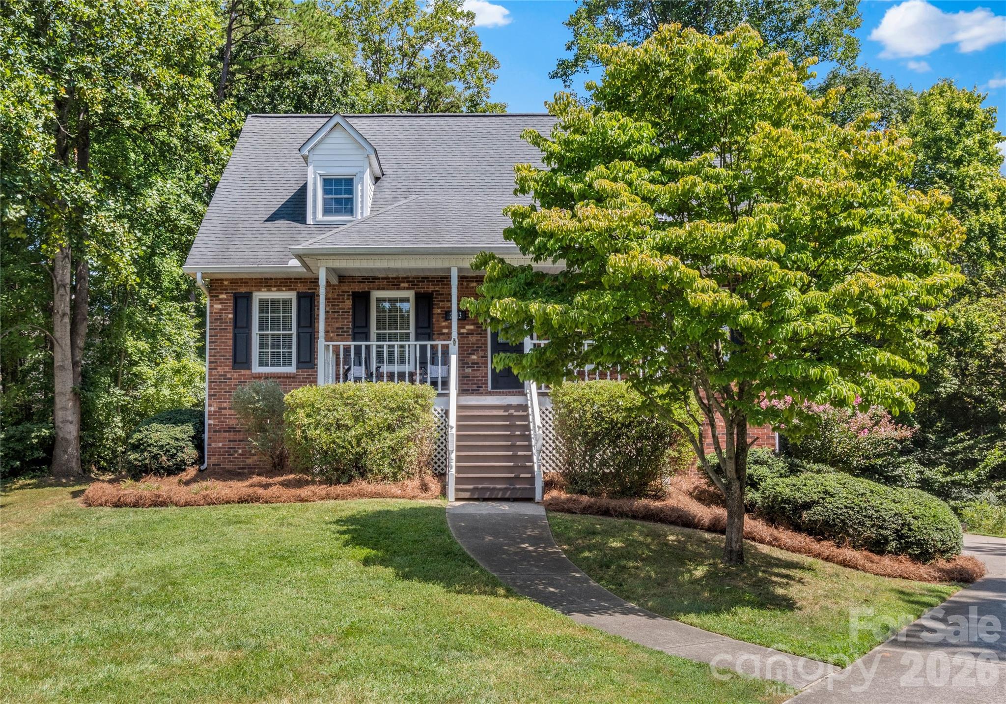2513 Newington Court Property Photo 3