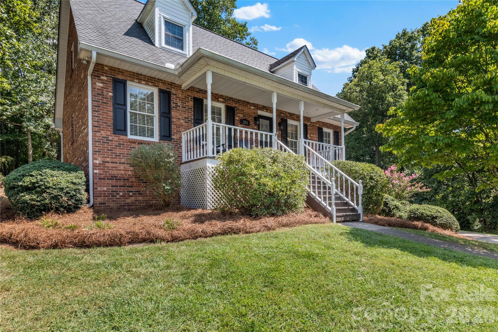 2513 Newington Court Property Photo 5