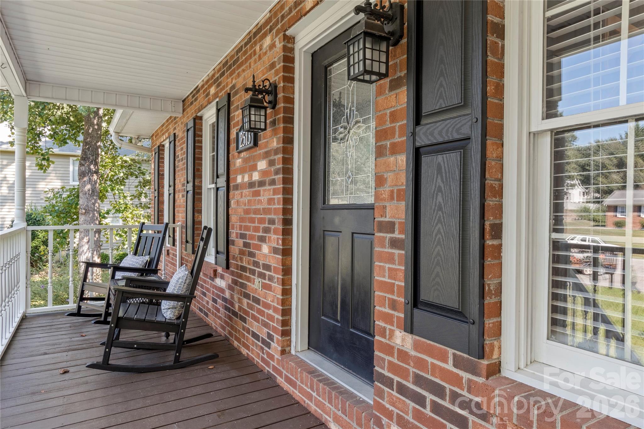 2513 Newington Court Property Photo 7
