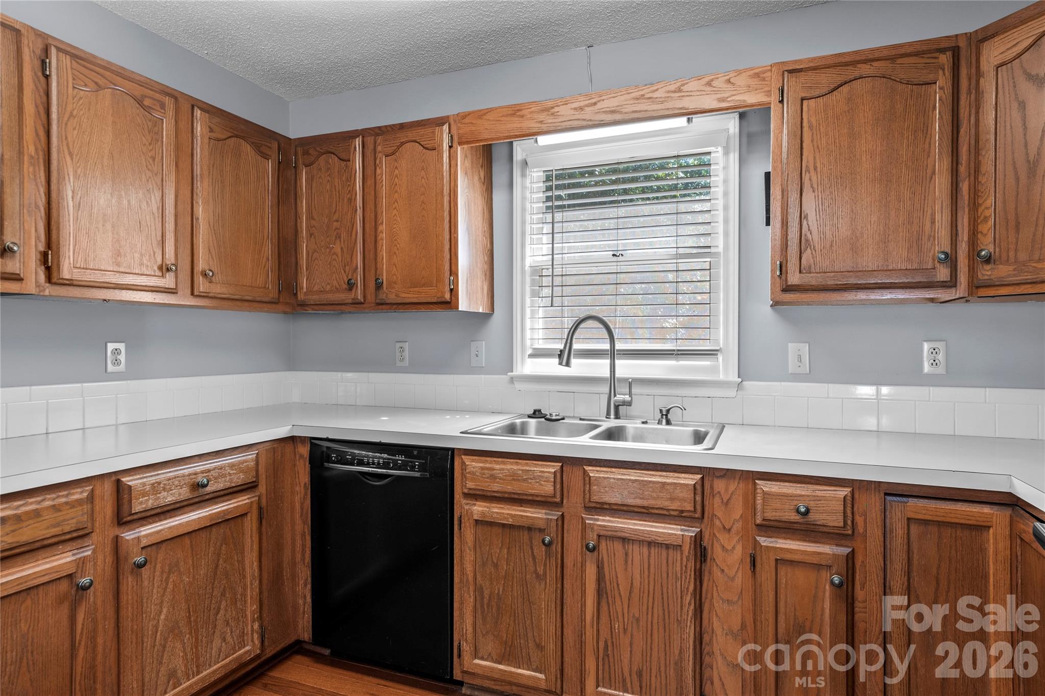 2513 Newington Court Property Photo 13