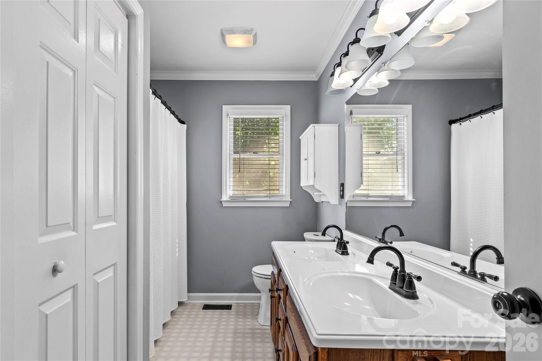 2513 Newington Court Property Photo 21