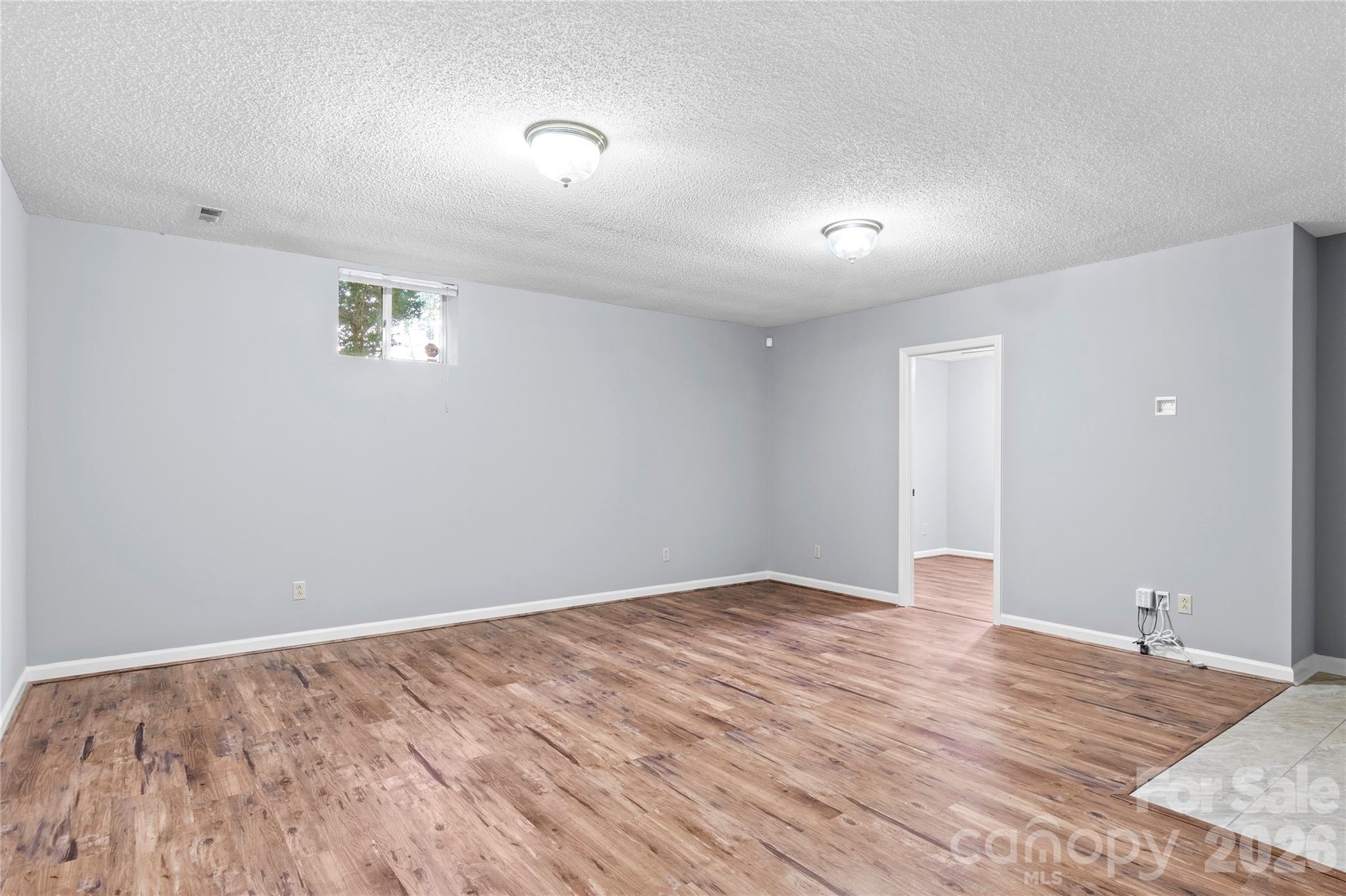 2513 Newington Court Property Photo 32