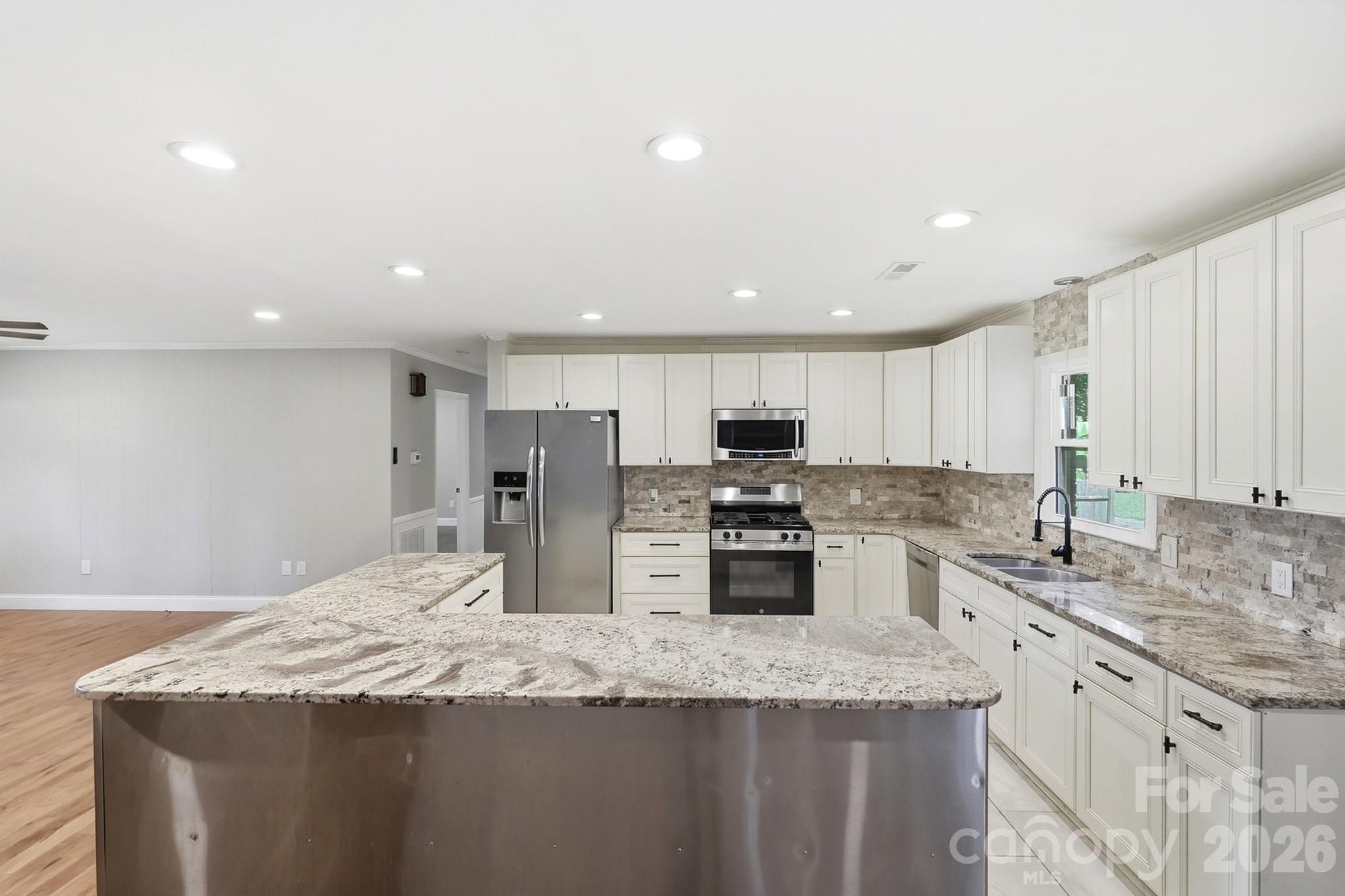 710 Frontier Circle Property Photo 8