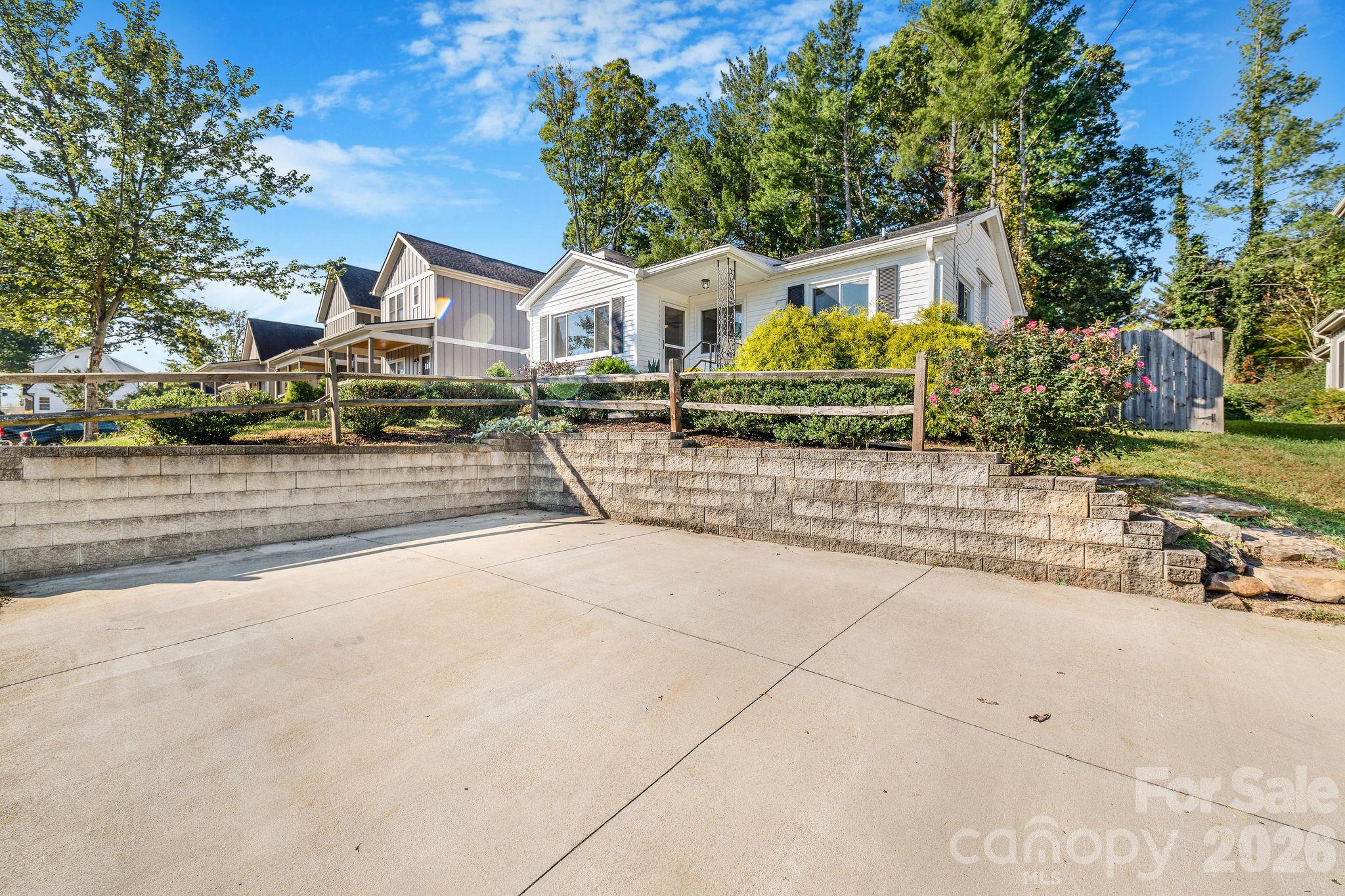 24 Cedar Street Property Photo 5
