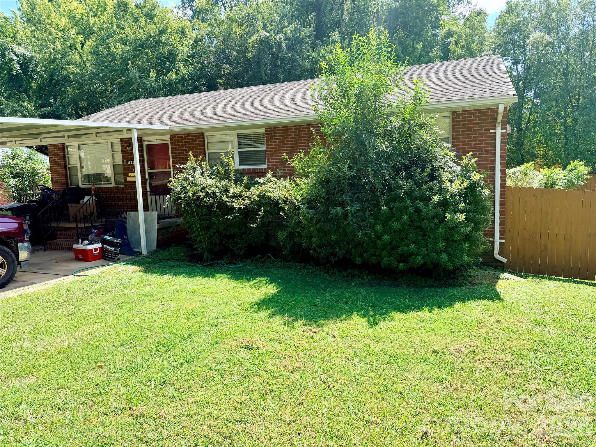 710 Manhasset Road Property Photo 1