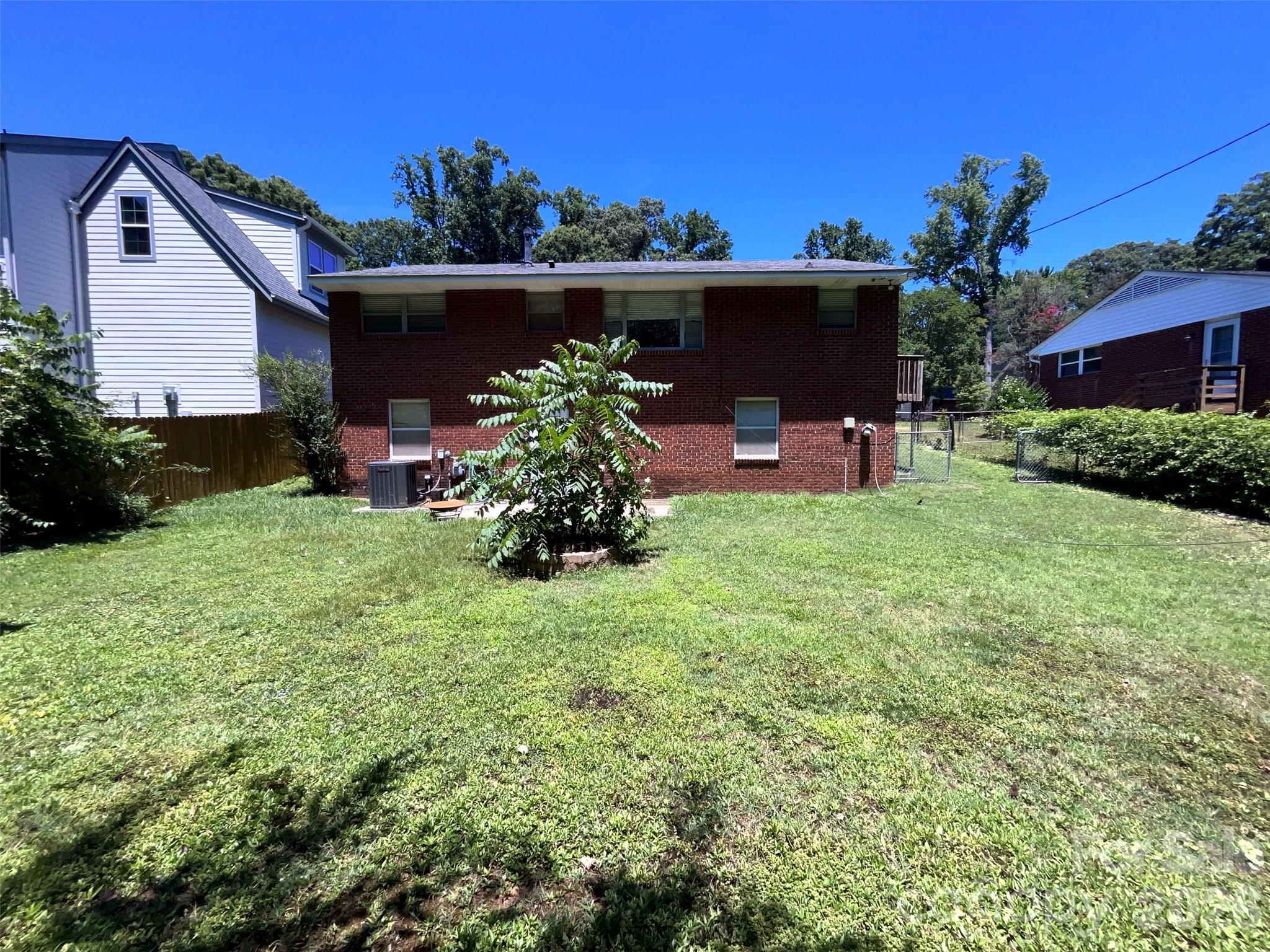 710 Manhasset Road Property Photo 3