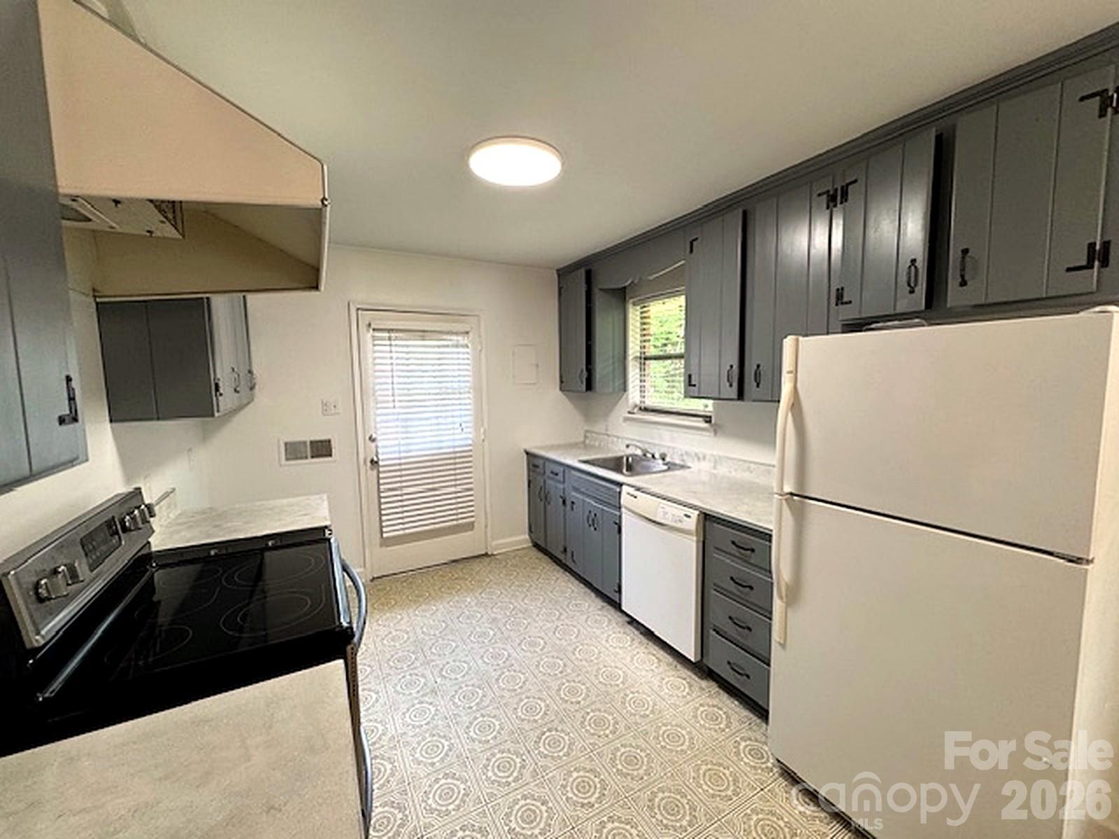 710 Manhasset Road Property Photo 6
