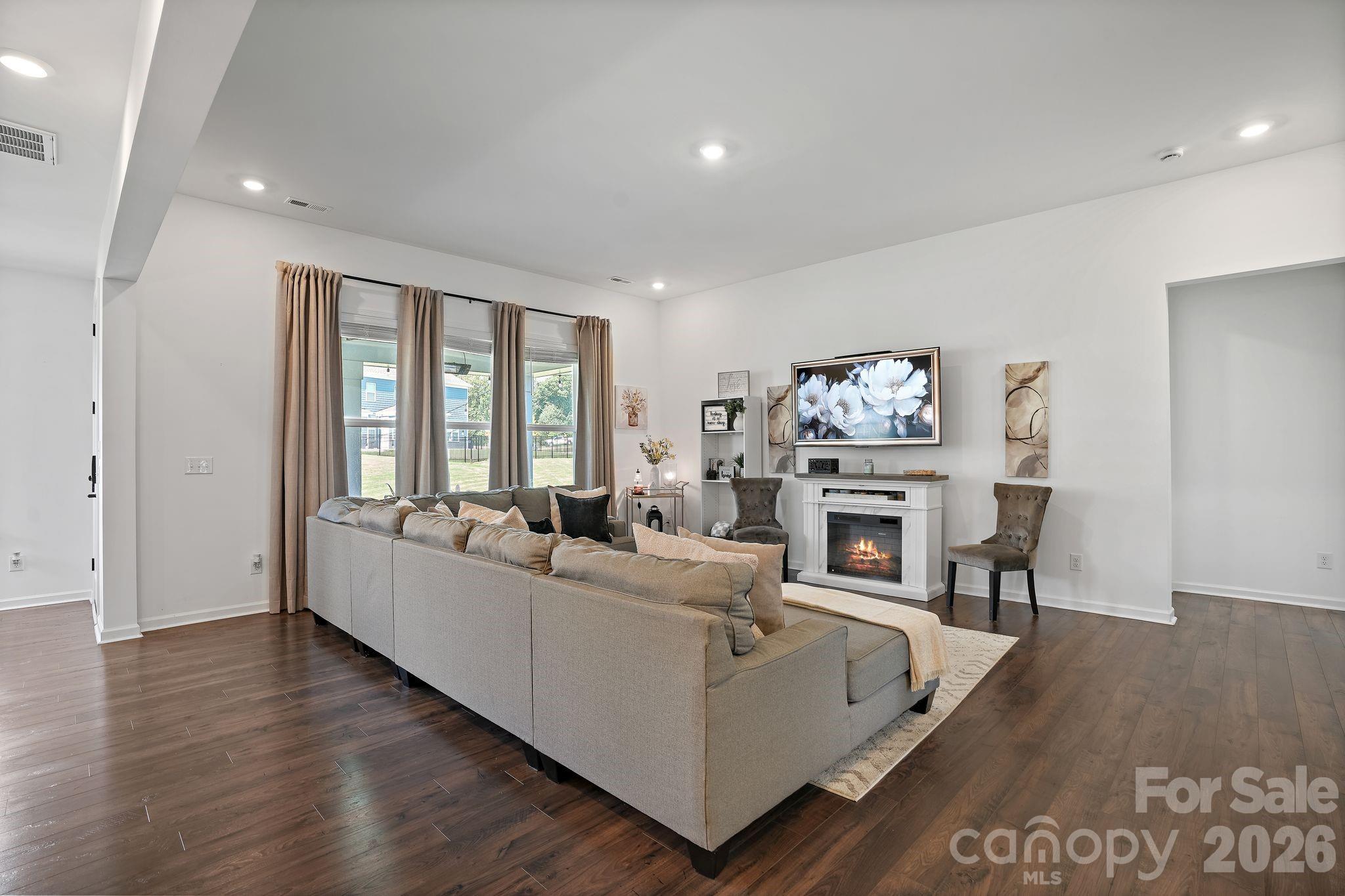 129 Clawton Loop Property Photo 22
