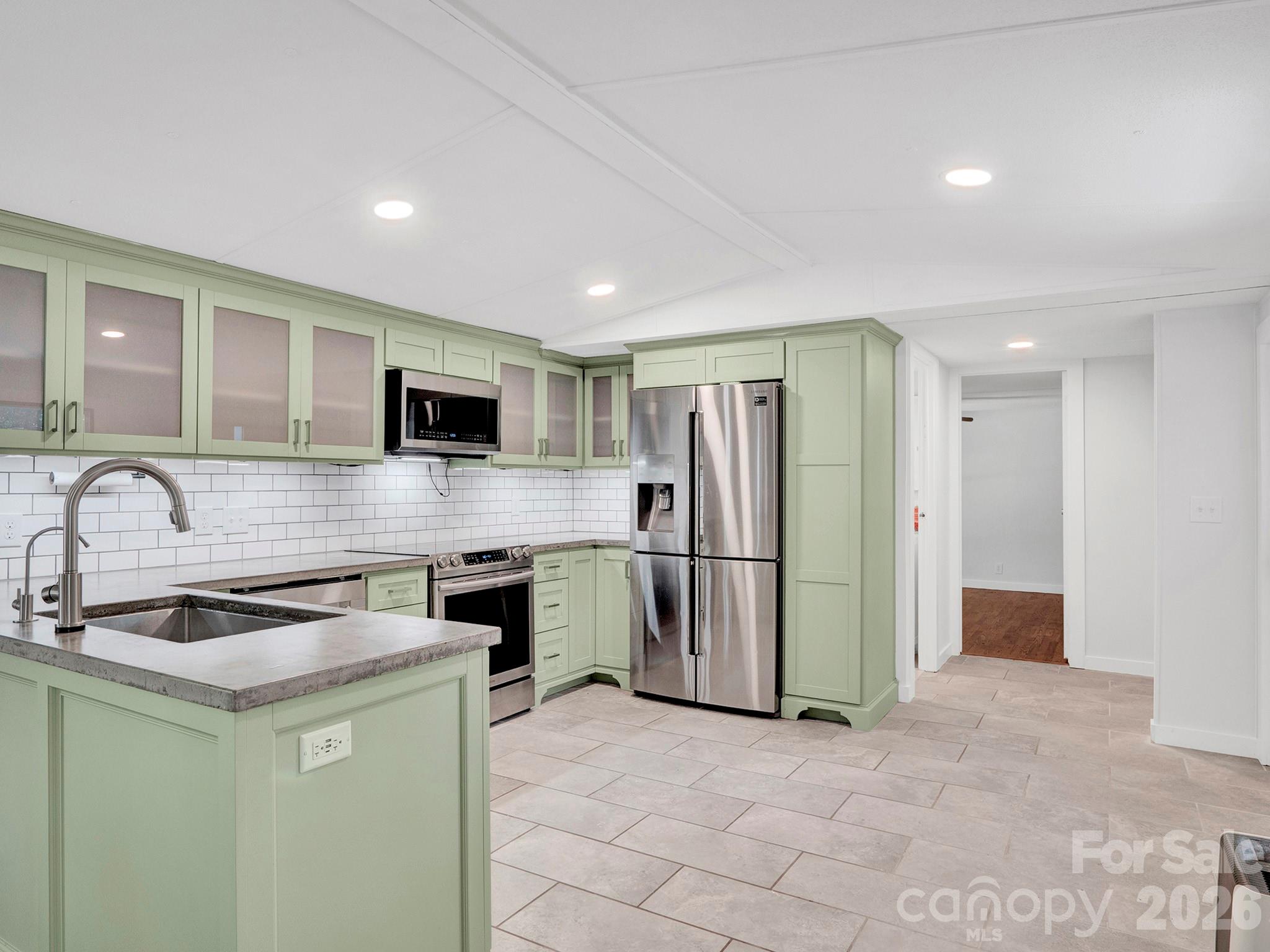 6303 Griffin Road Property Photo 2