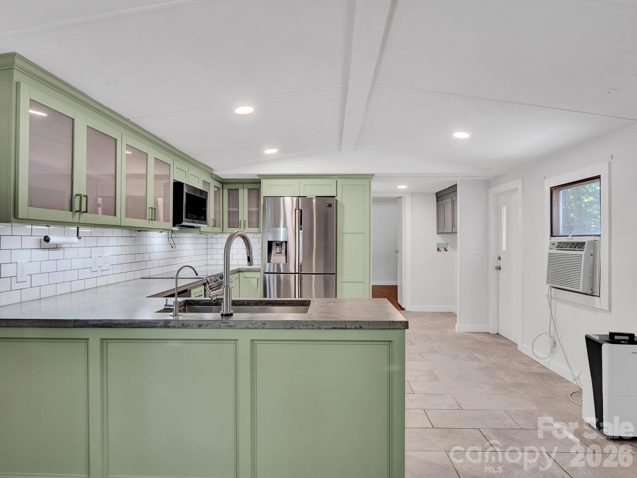 6303 Griffin Road Property Photo 3