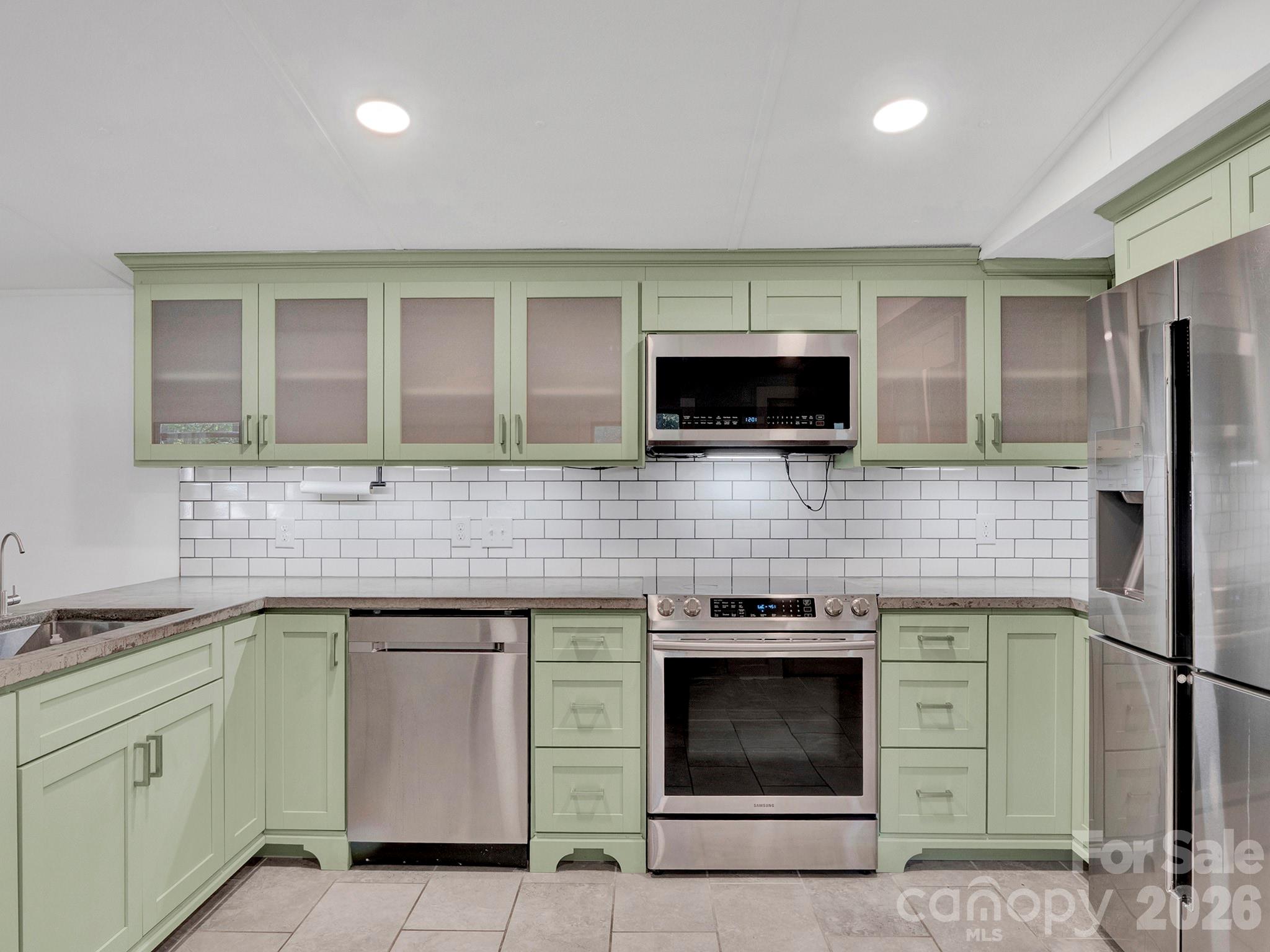 6303 Griffin Road Property Photo 4
