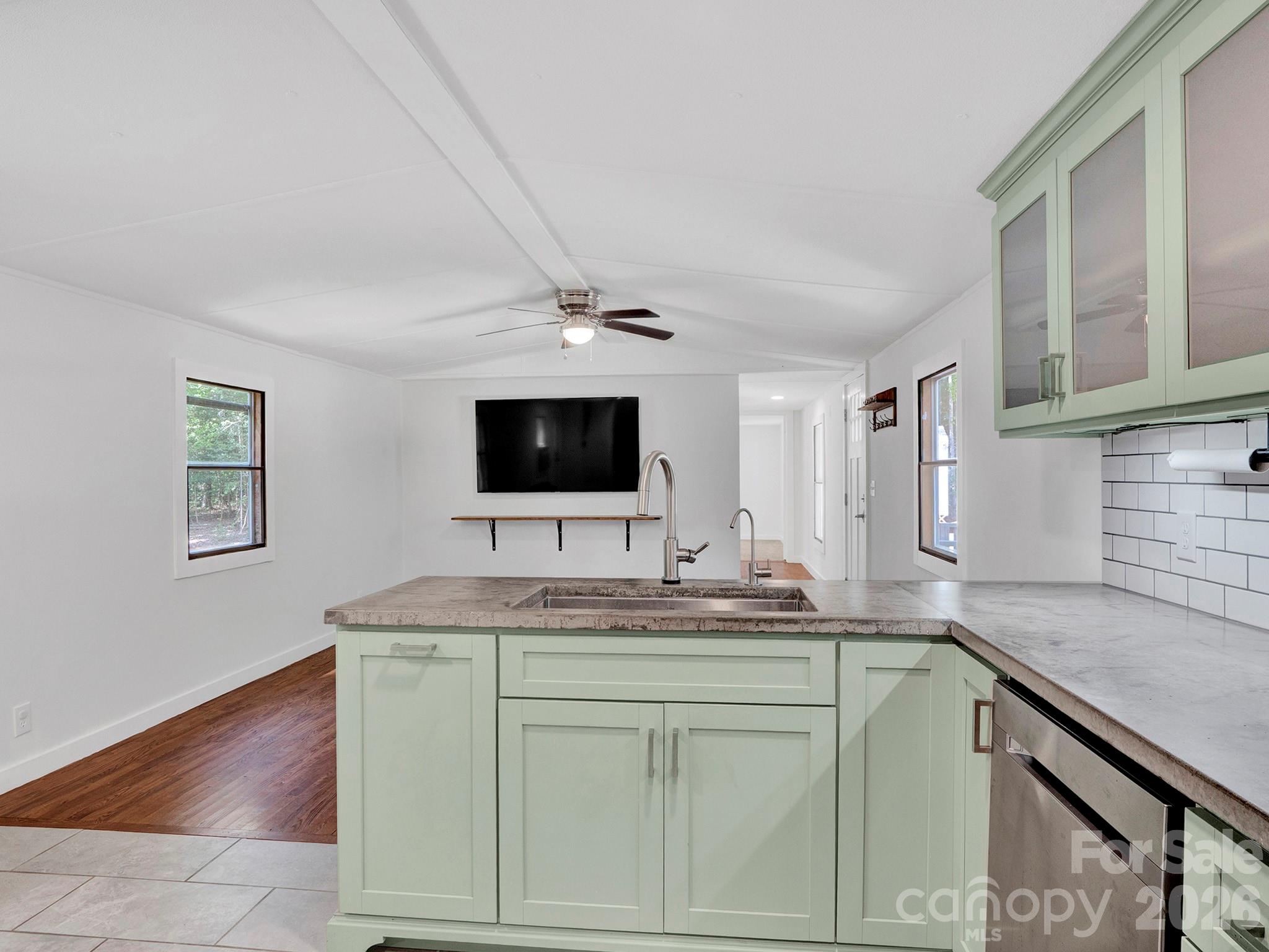 6303 Griffin Road Property Photo 5
