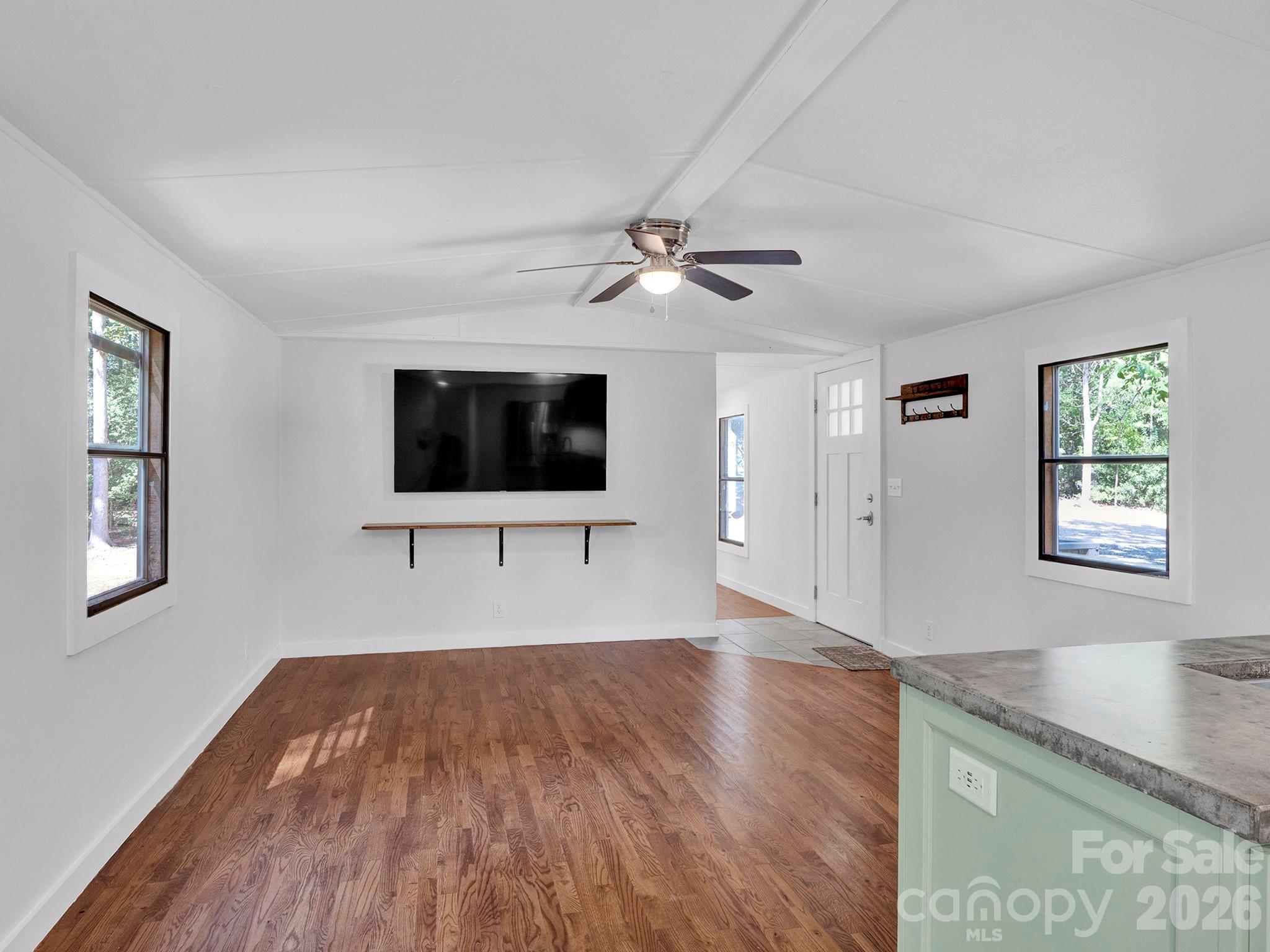 6303 Griffin Road Property Photo 6