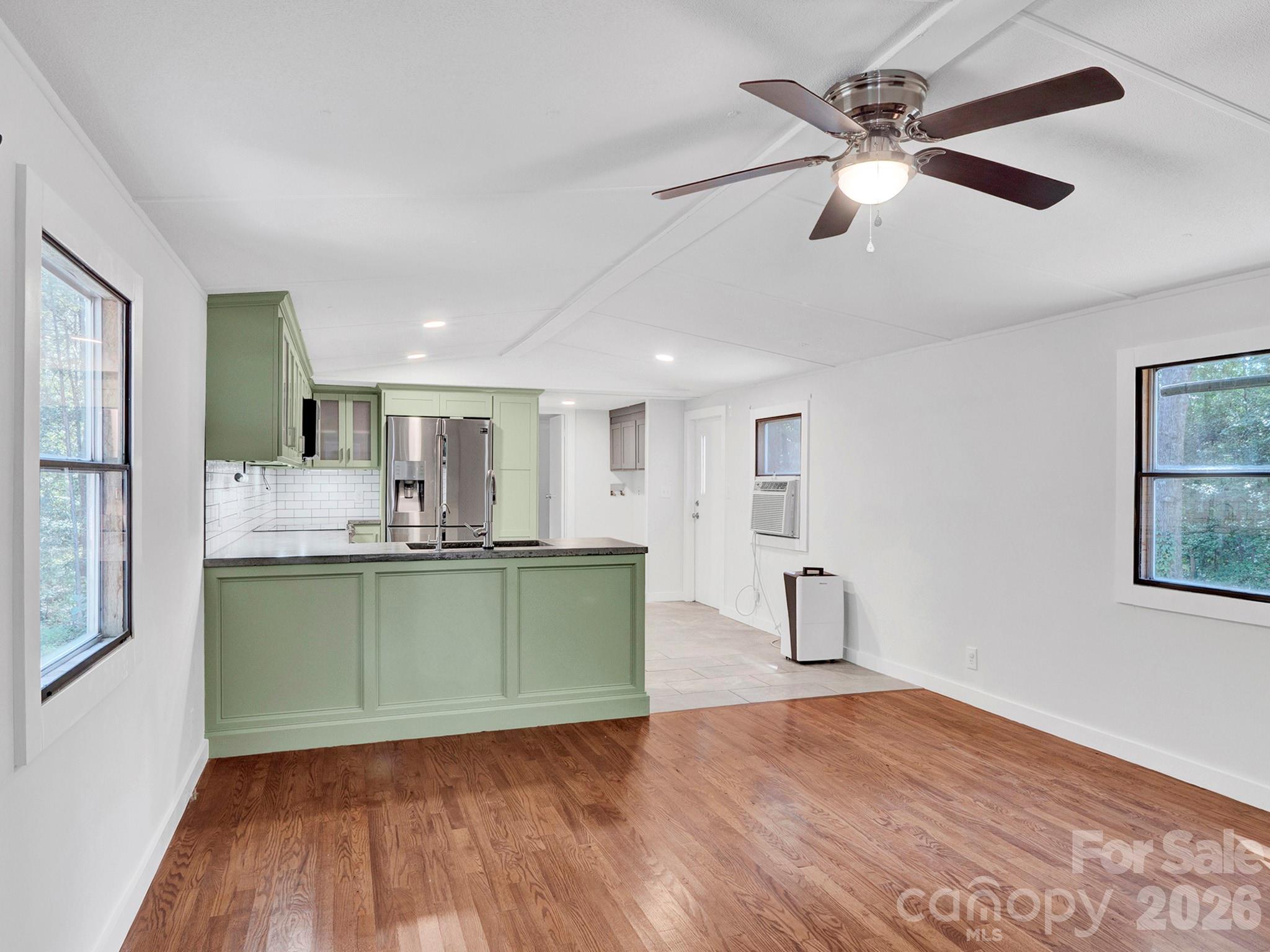 6303 Griffin Road Property Photo 9