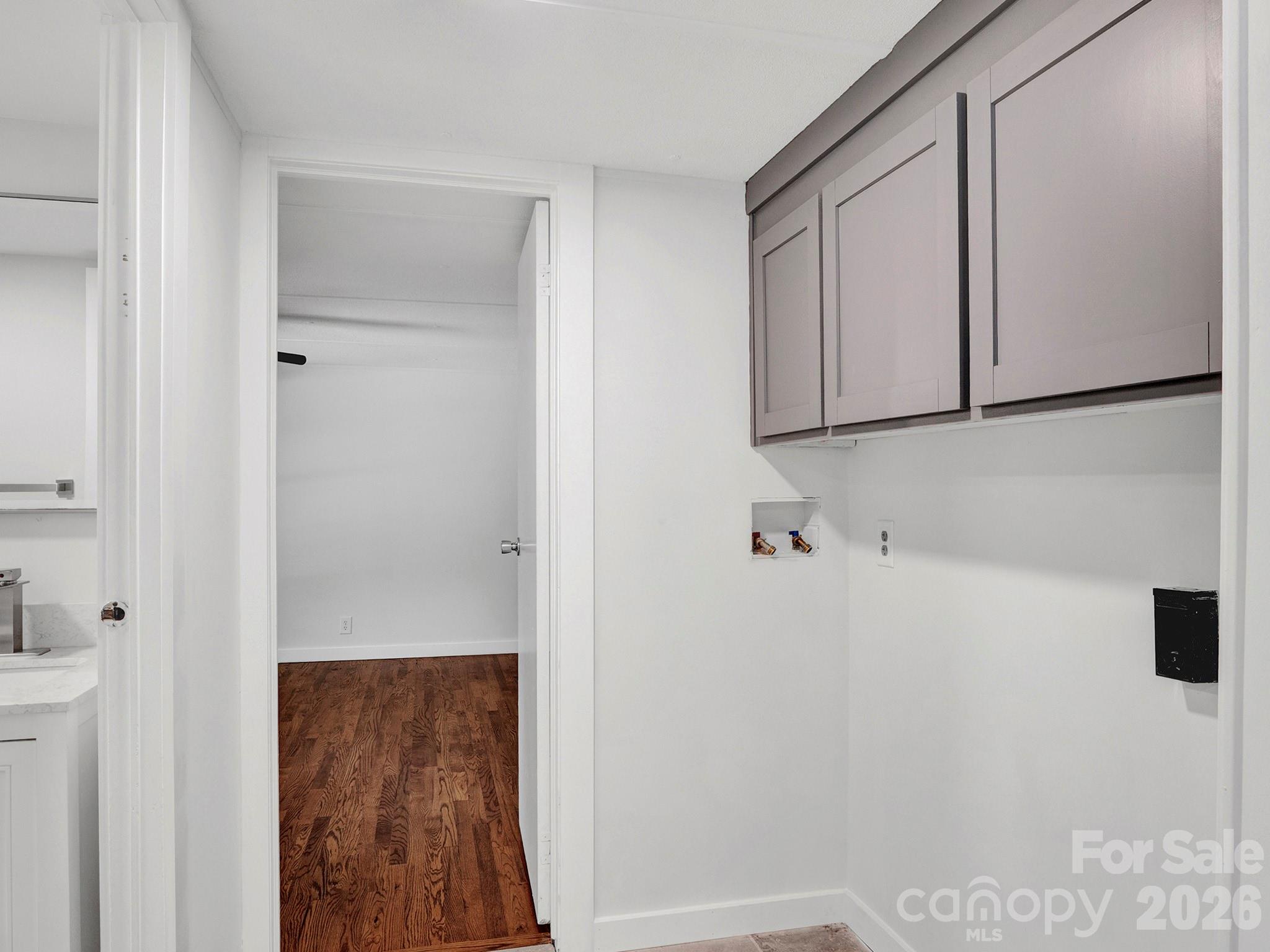 6303 Griffin Road Property Photo 11
