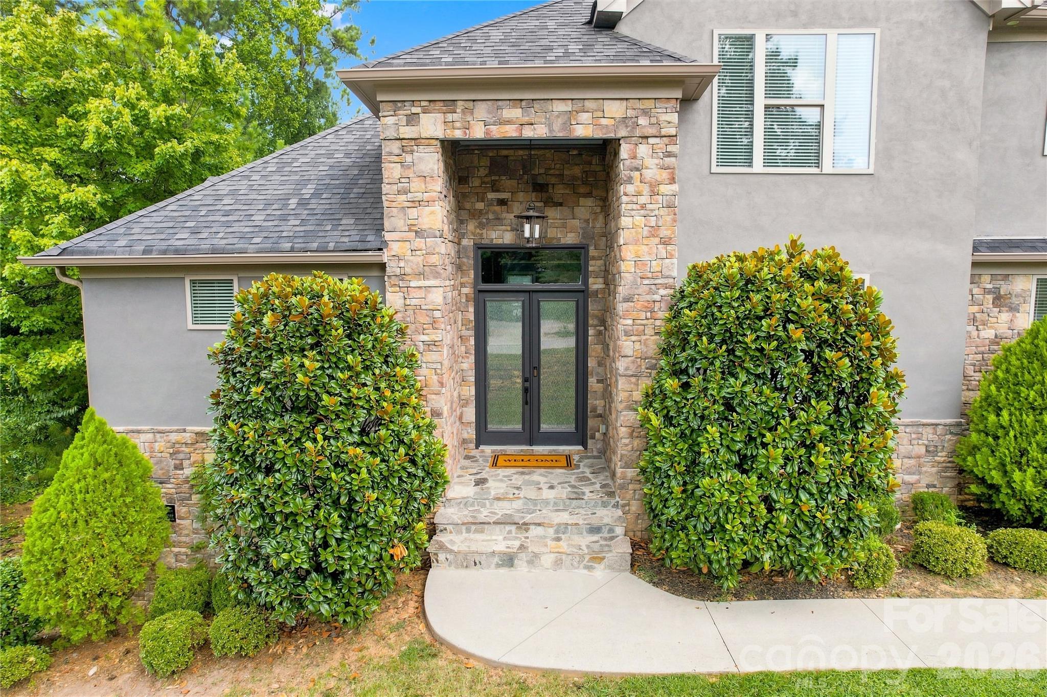 8007 Glen Abbey Circle Property Photo 2