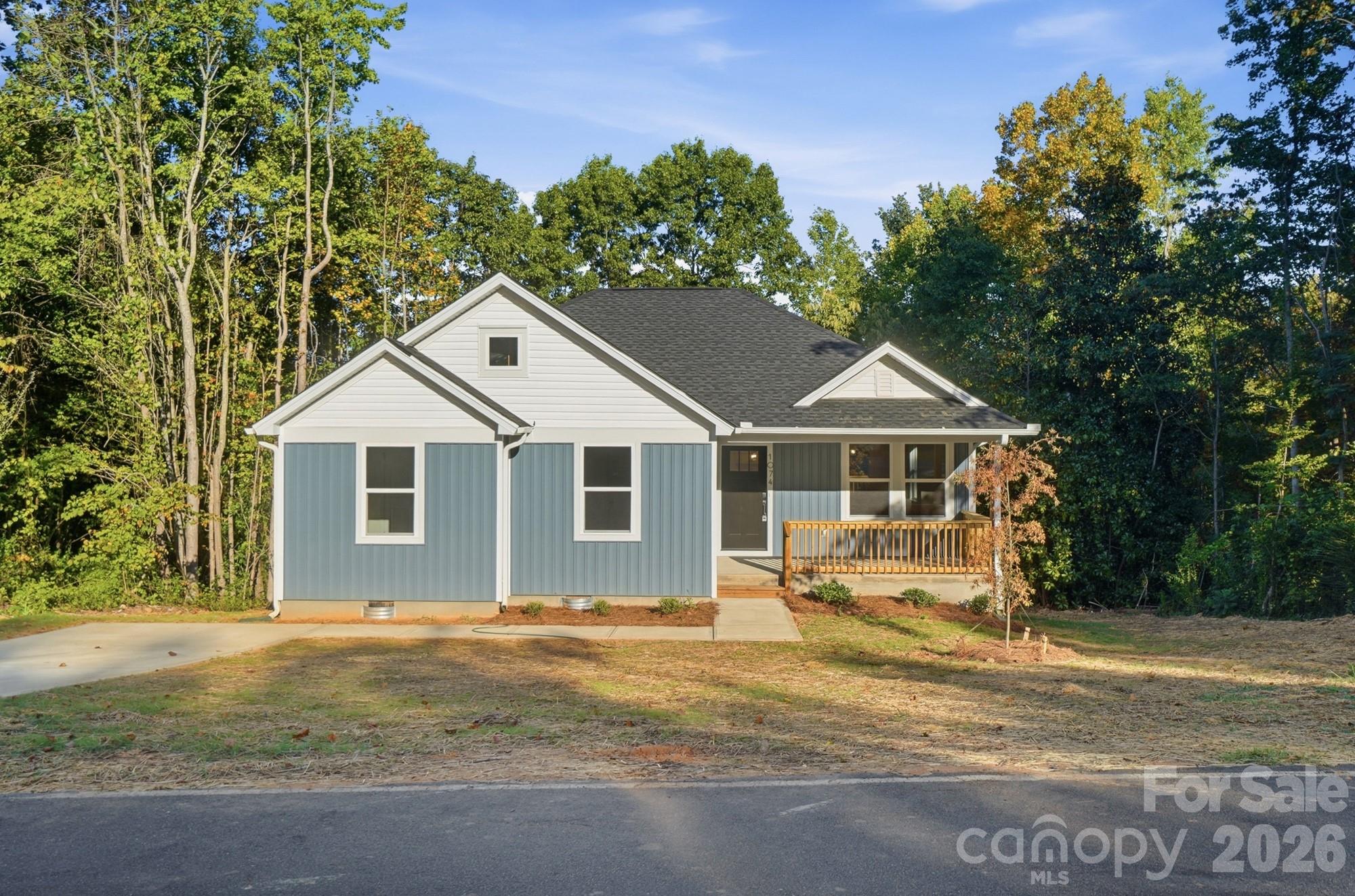 1074 Mountain Crest Drive Property Photo 1