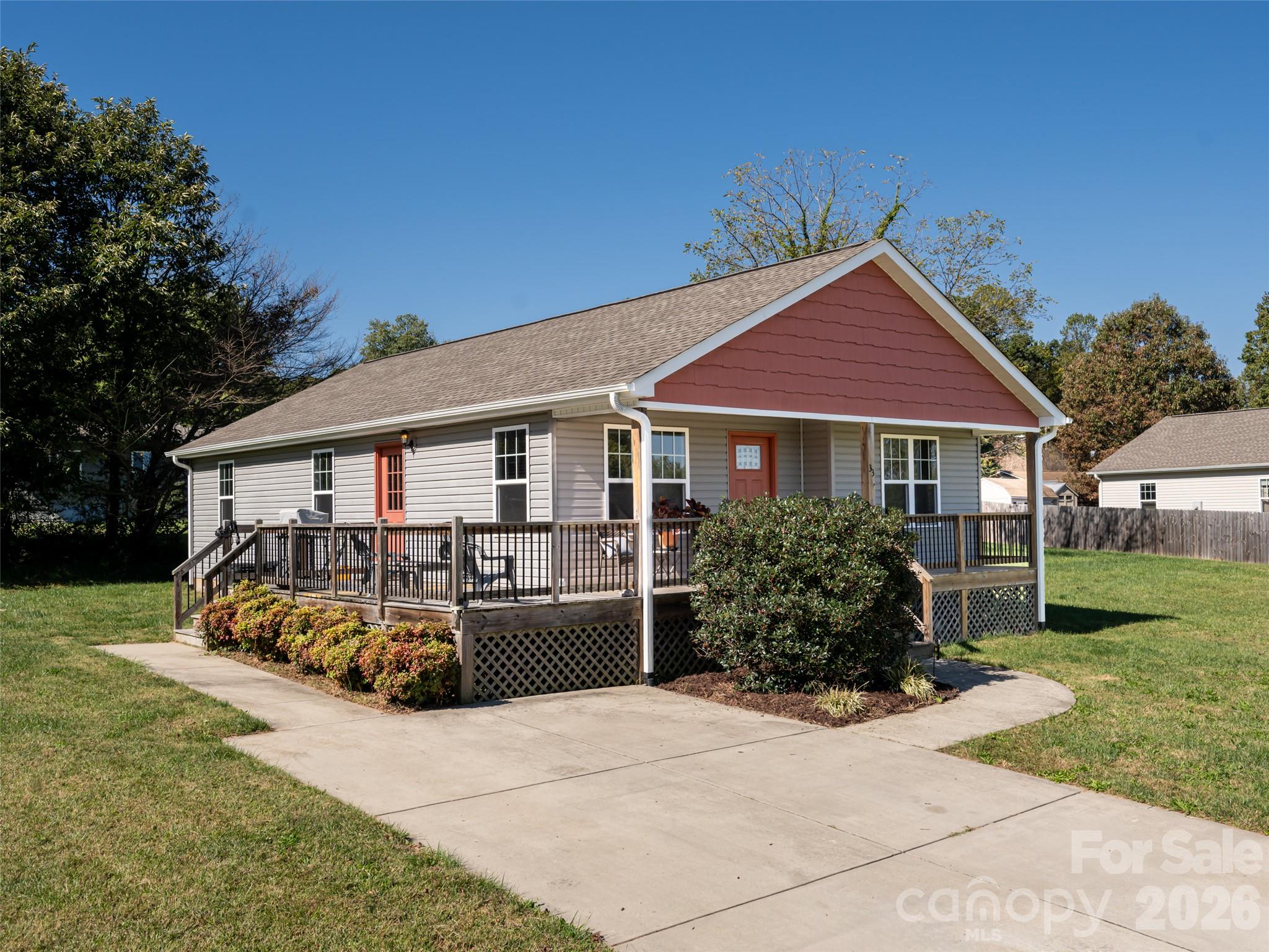 33 Sherman Meadows Drive Property Photo 3
