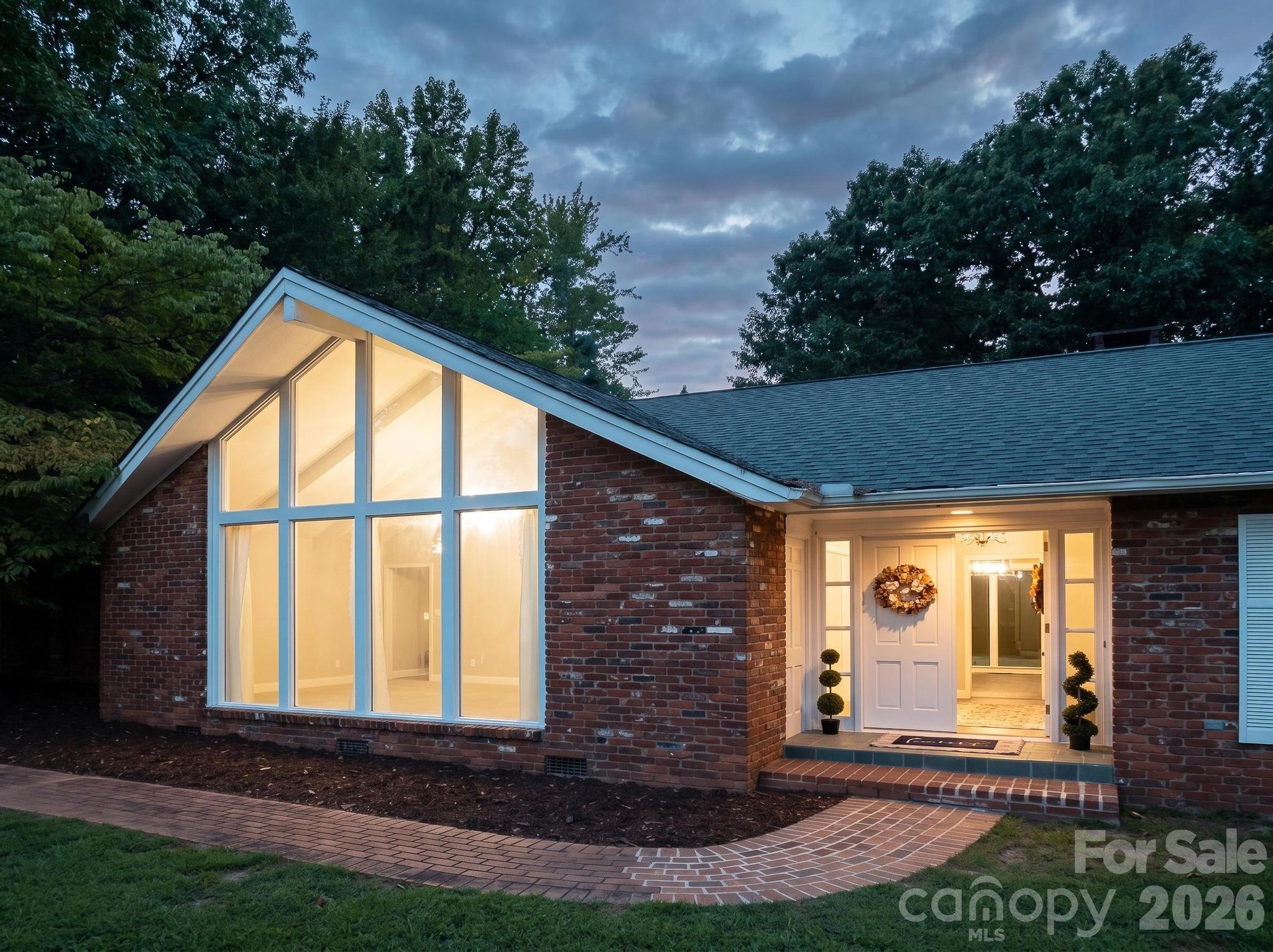 935 Ridgewood Drive Property Photo 1