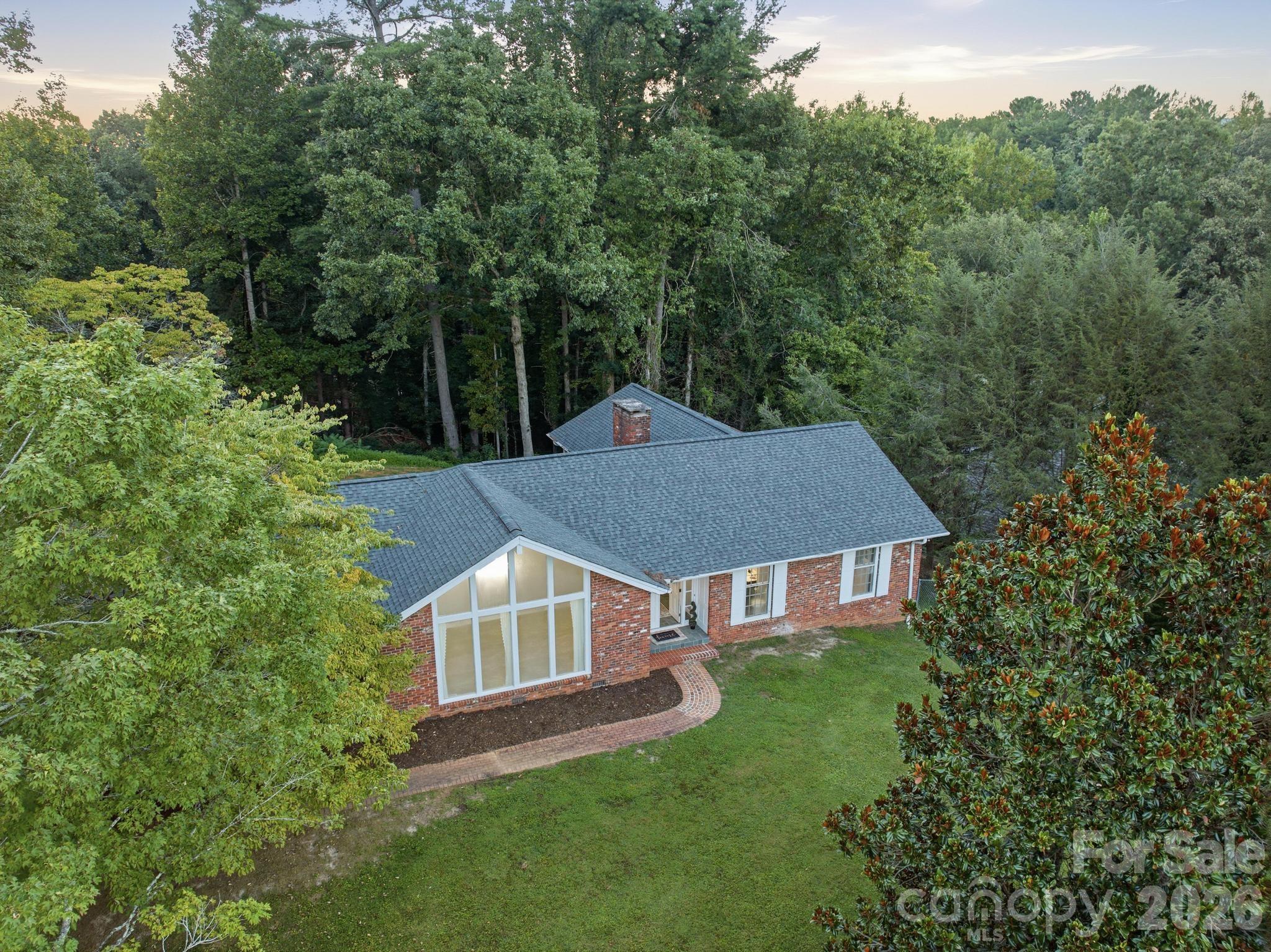 935 Ridgewood Drive Property Photo 2