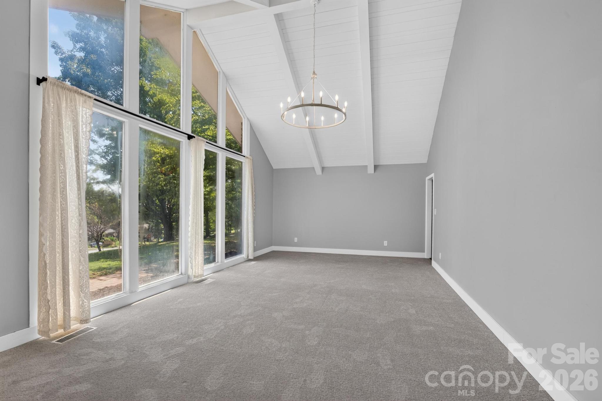 935 Ridgewood Drive Property Photo 6