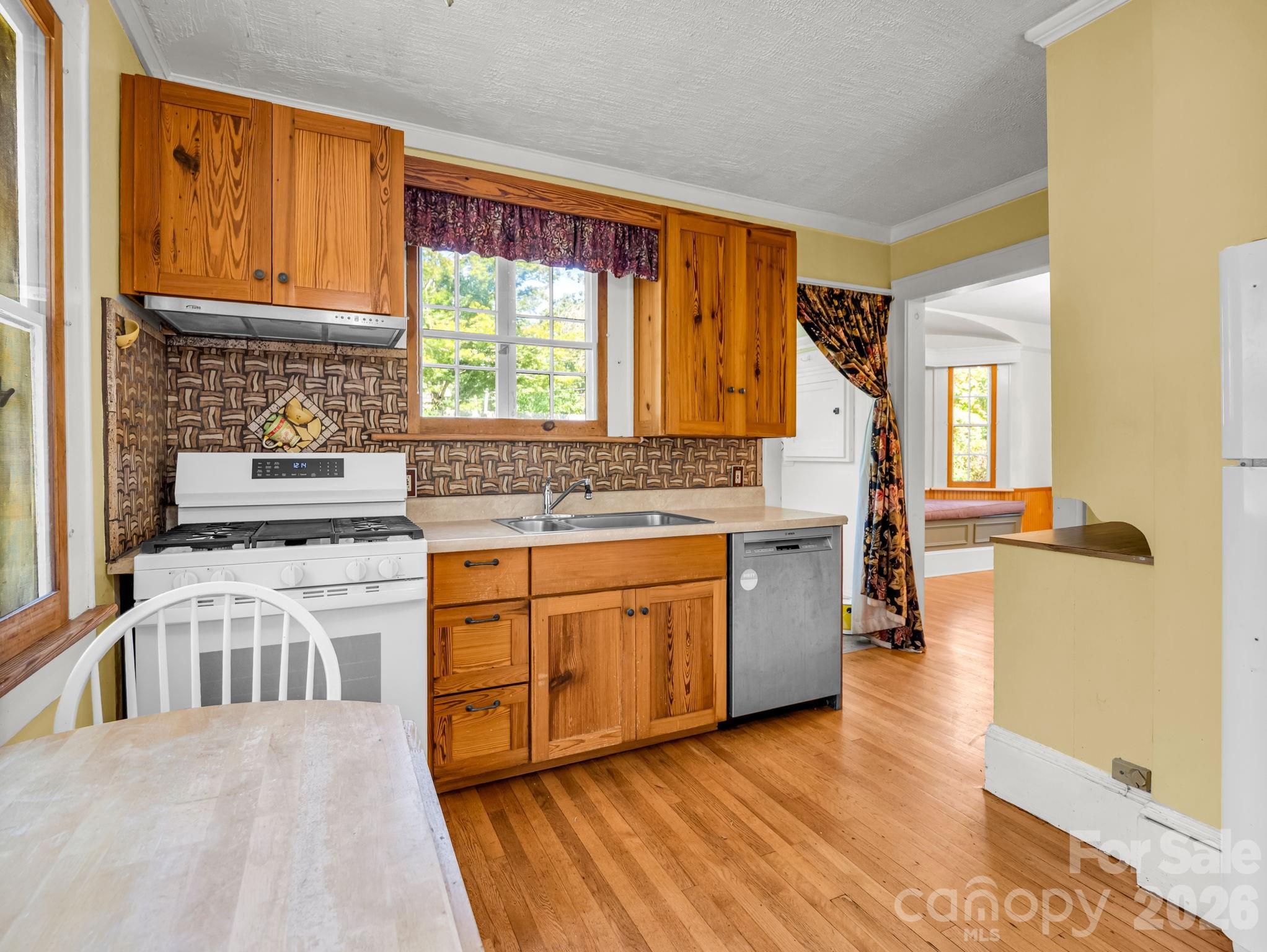 323 Blythe Street Property Photo 5