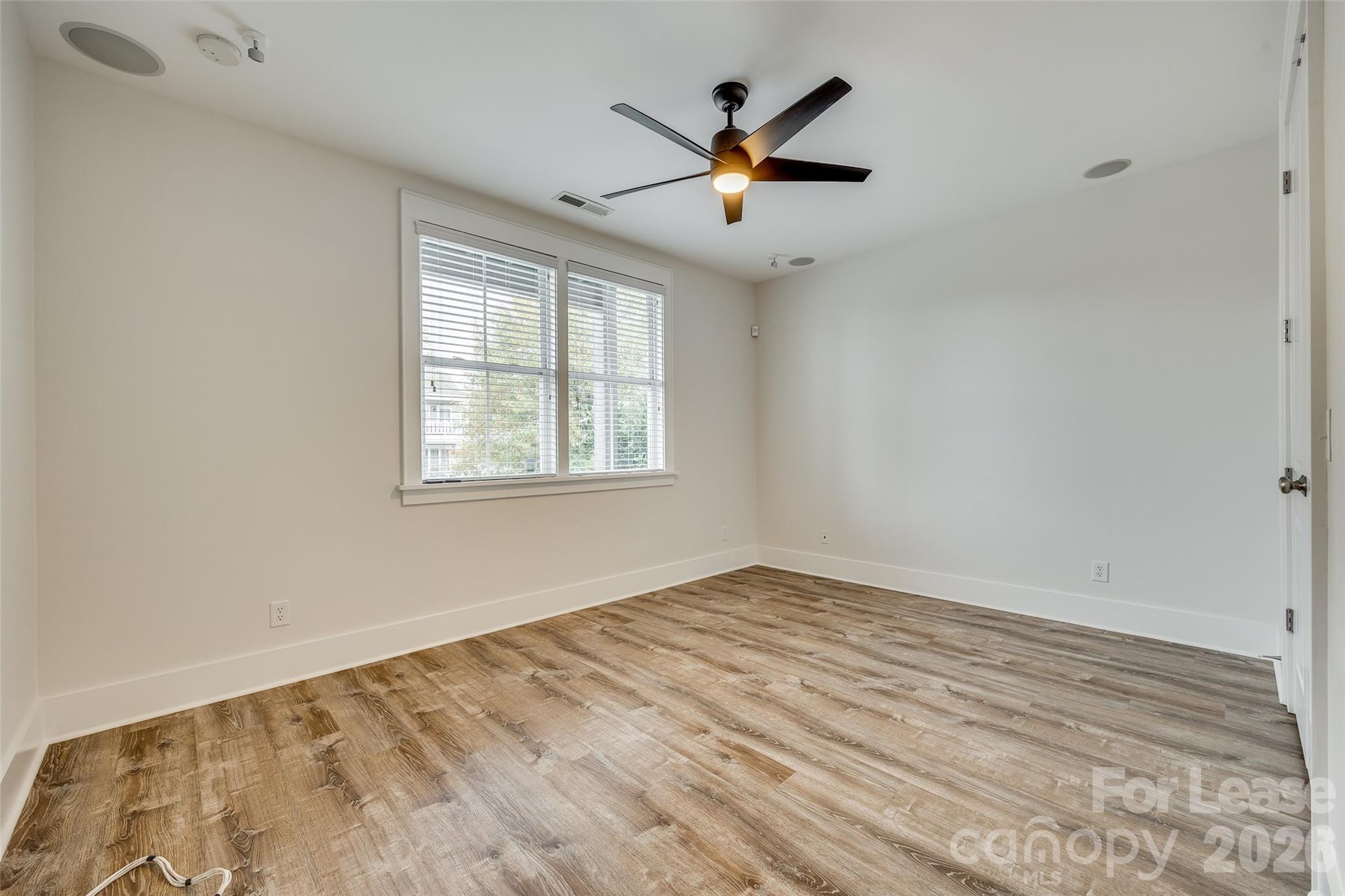 799 Herrons Ferry Road Property Photo 8