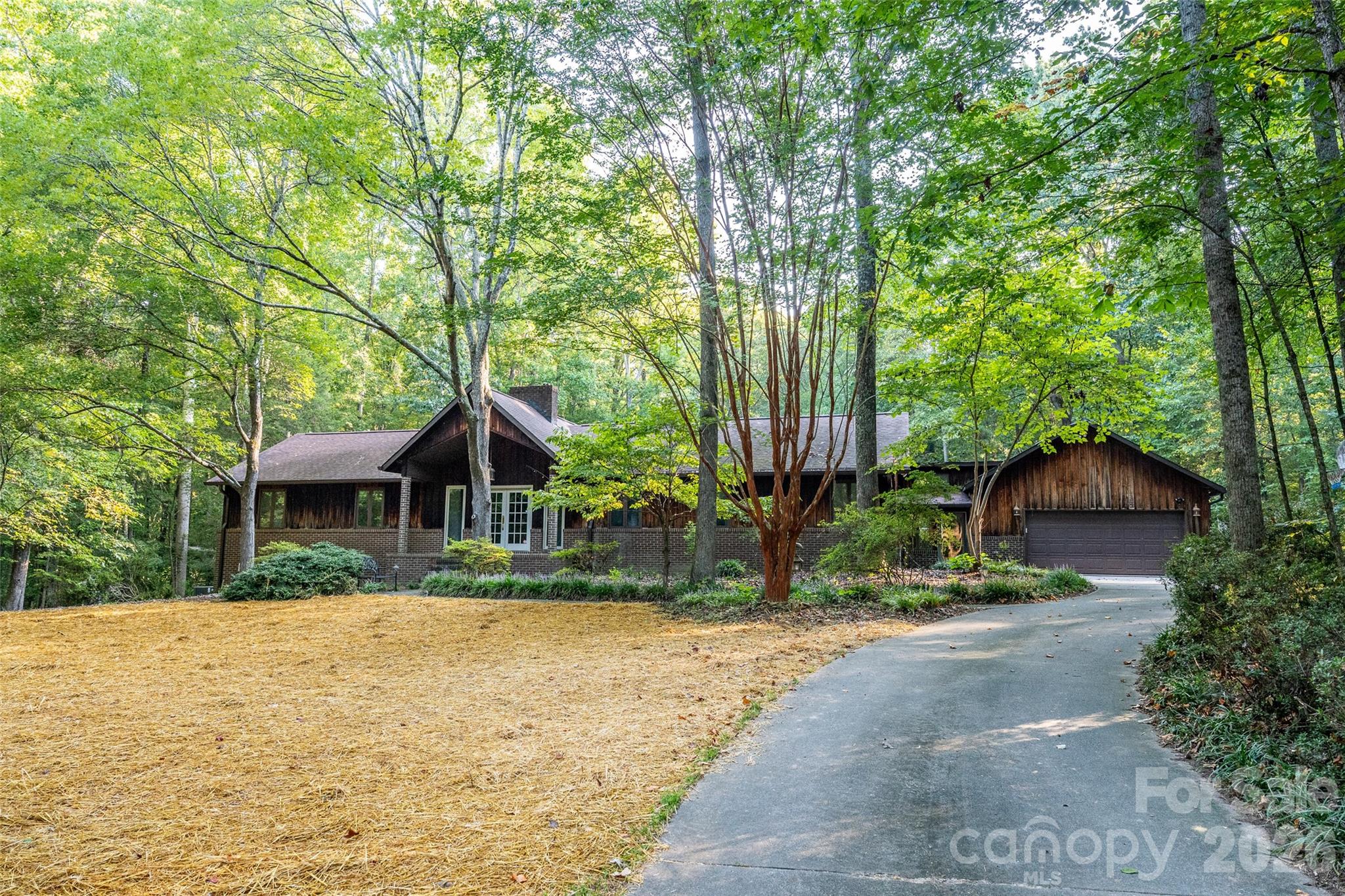 565 Oak Ridge Run Property Photo 2