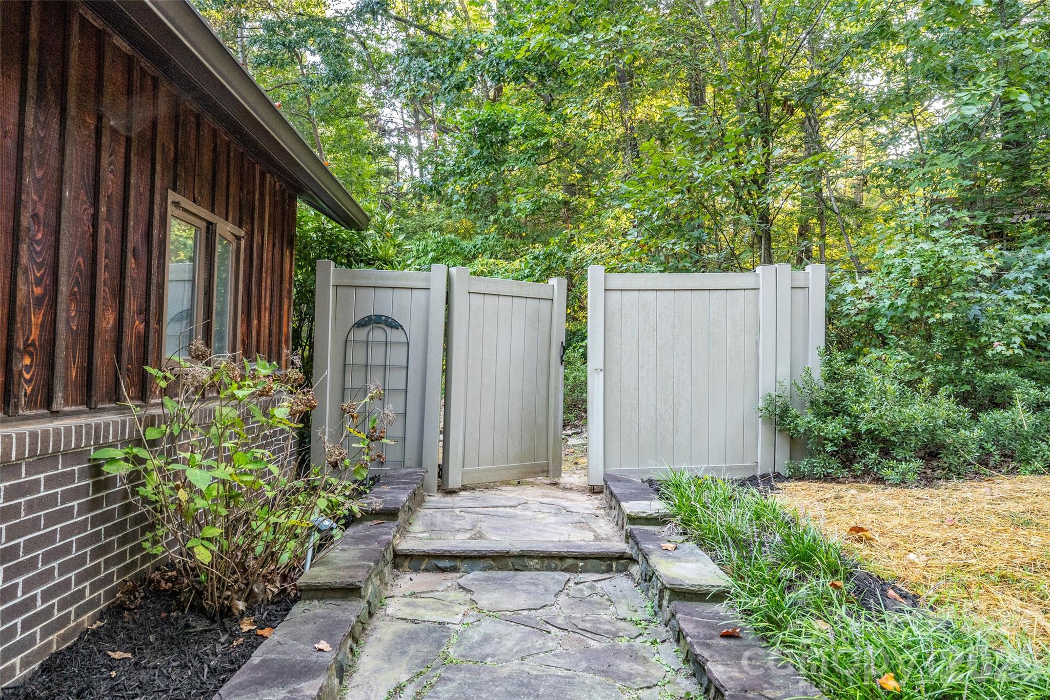 565 Oak Ridge Run Property Photo 4