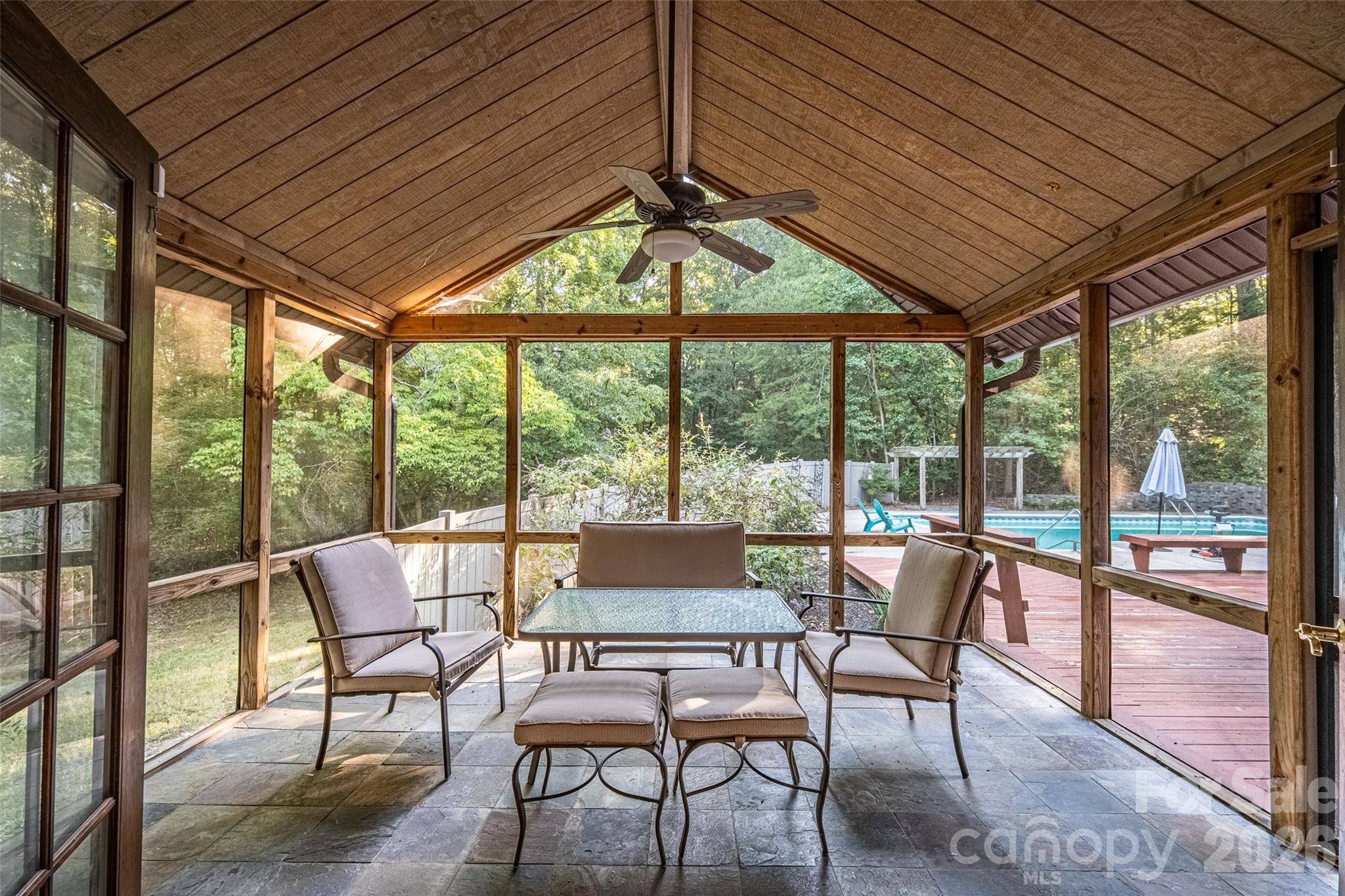 565 Oak Ridge Run Property Photo 9