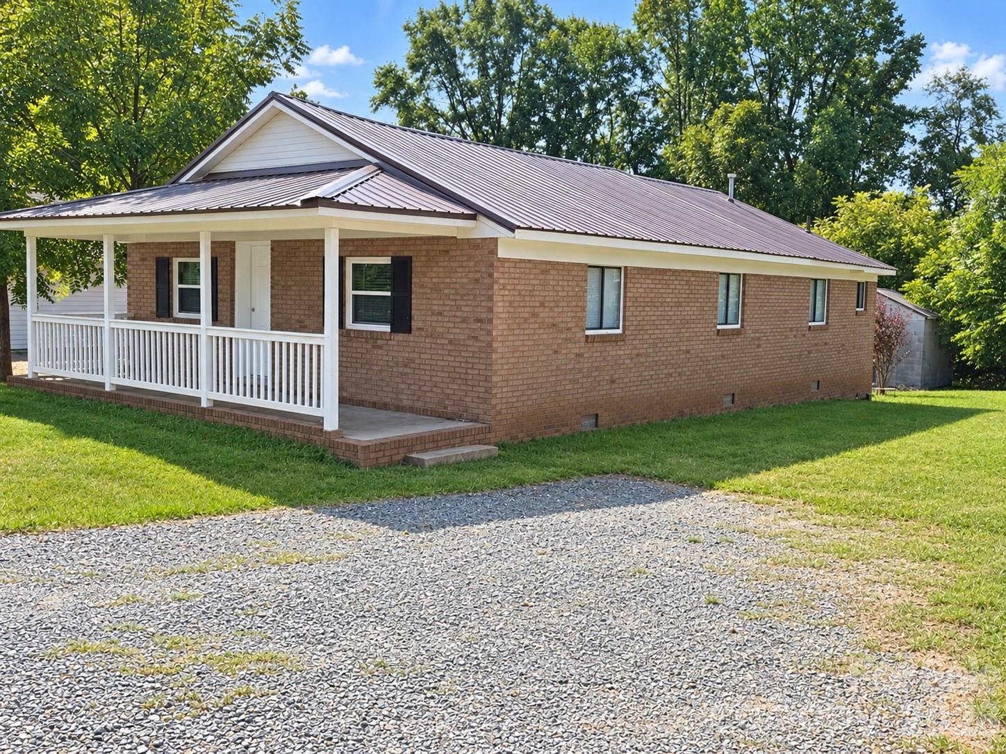 1231 Bradford Heights Road Property Photo 1