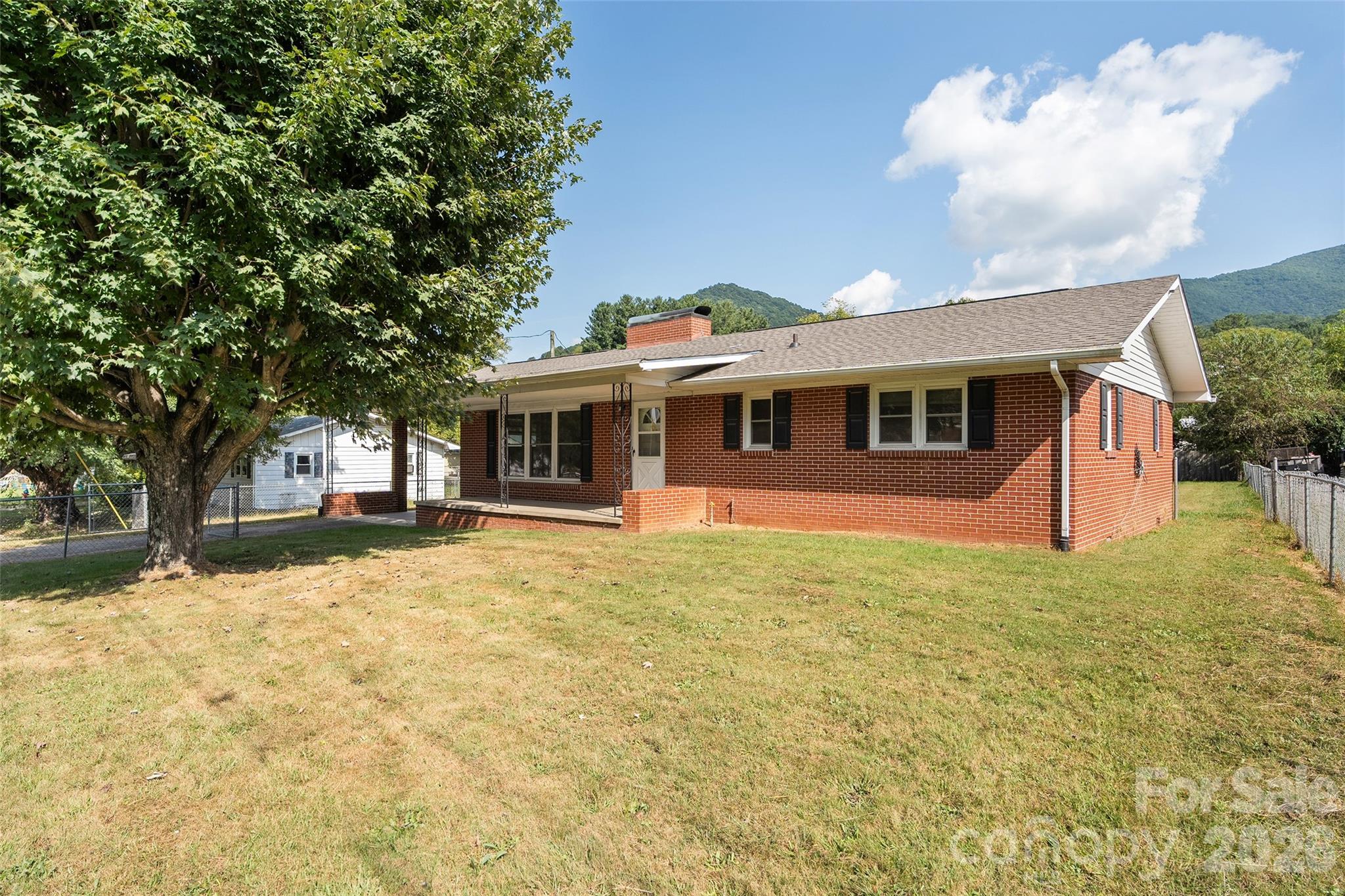 1567 Allens Creek Road Property Photo 1