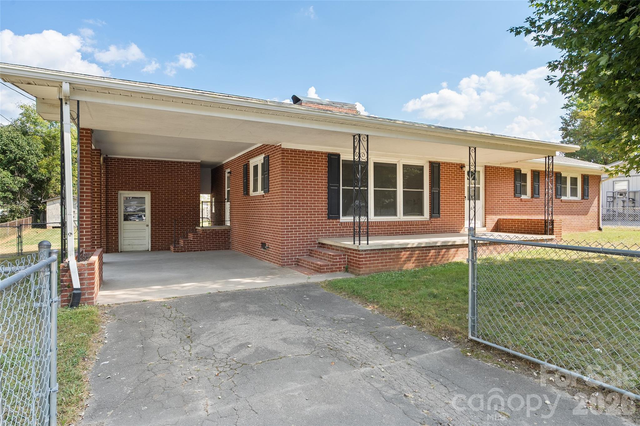 1567 Allens Creek Road Property Photo 2