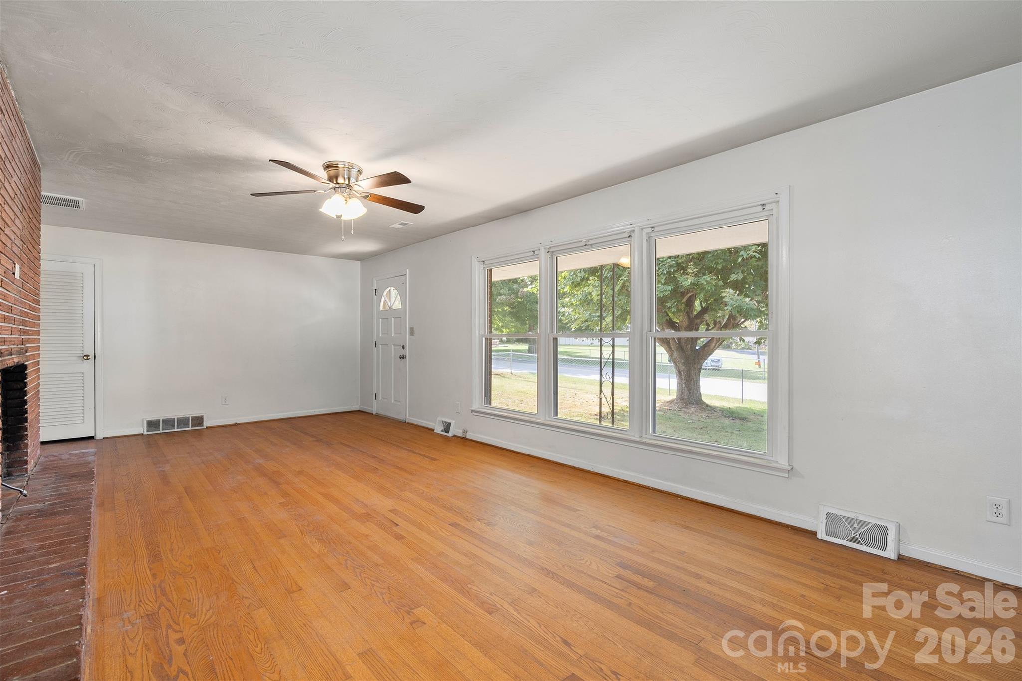 1567 Allens Creek Road Property Photo 3