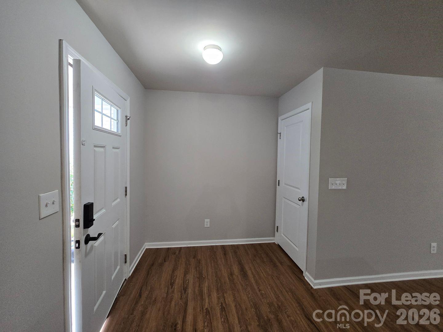 1819 Hooper Court Property Photo 2