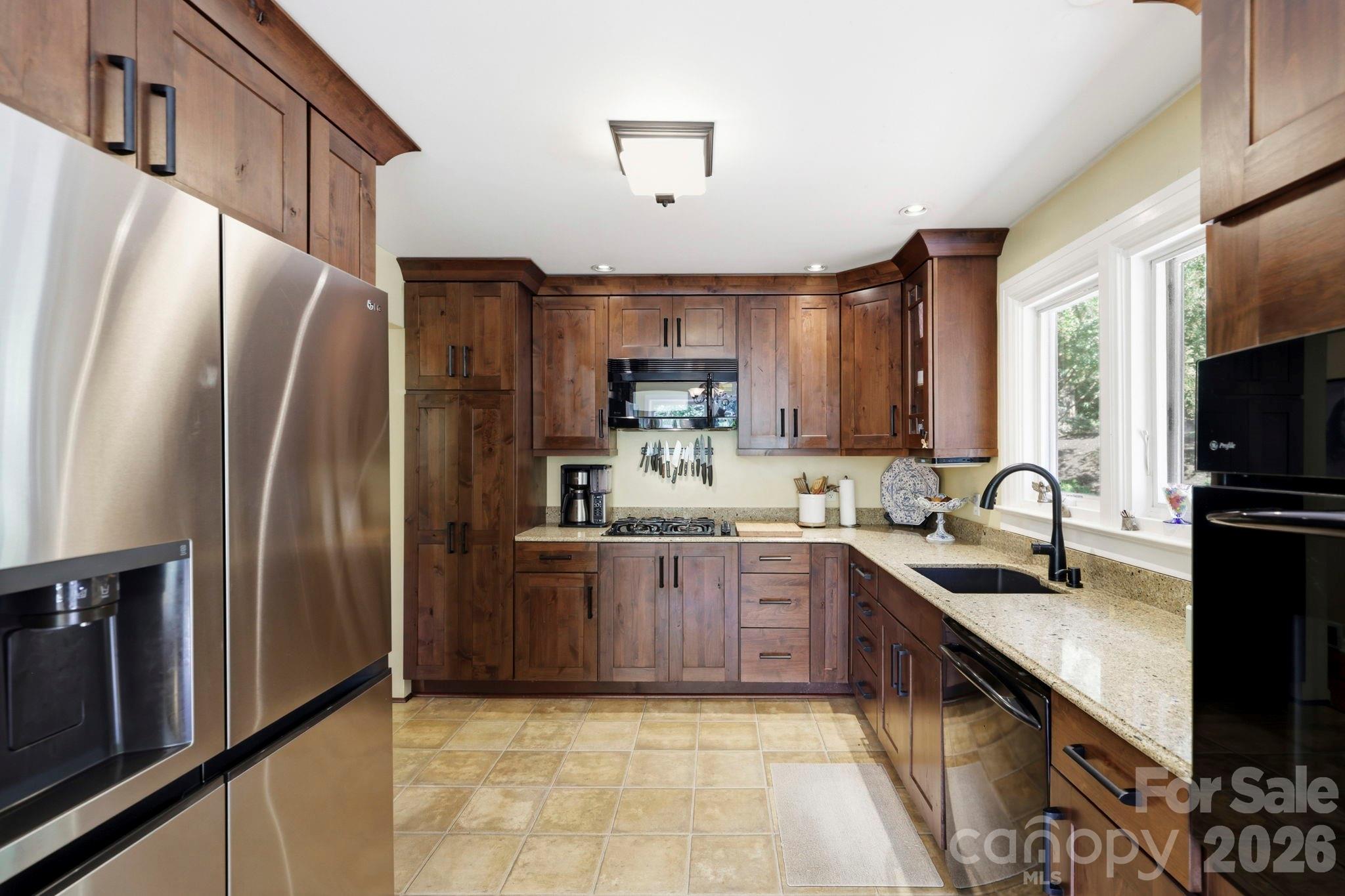 33 Pinecroft Road Property Photo 18