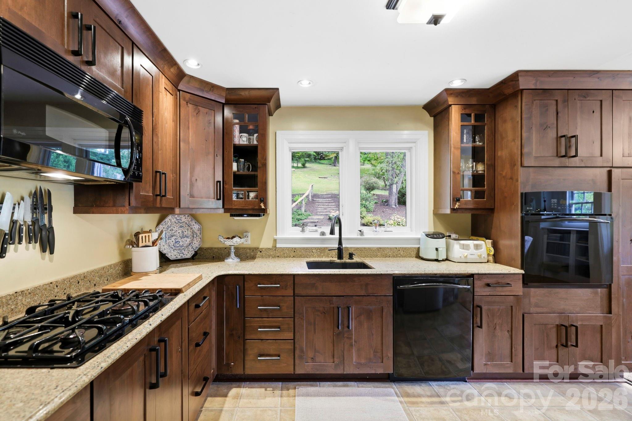 33 Pinecroft Road Property Photo 21
