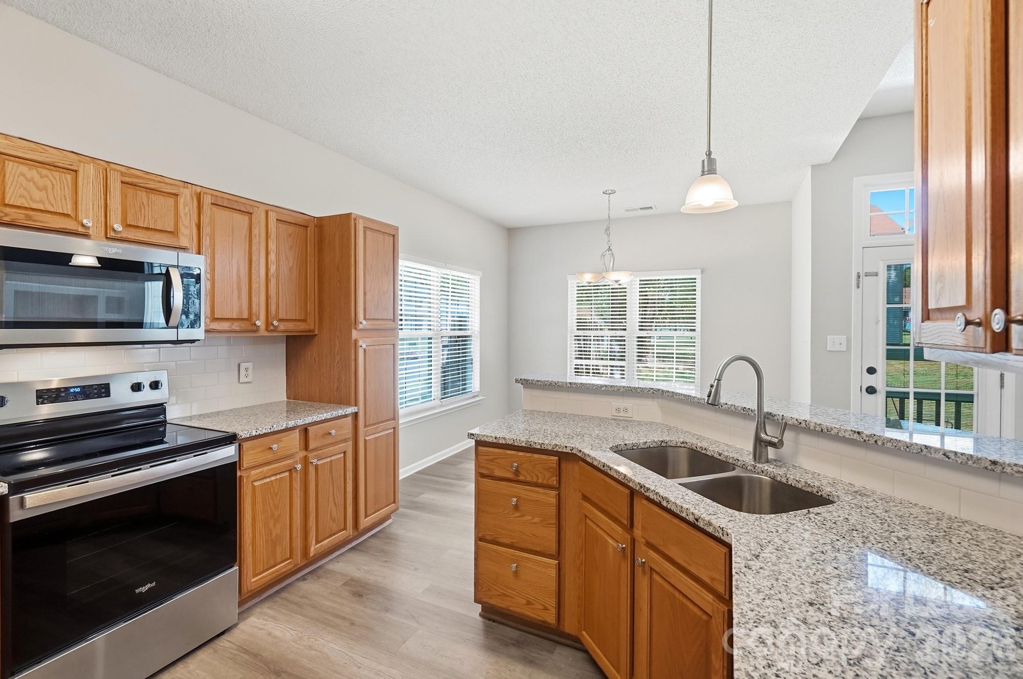 13931 Dingess Road Property Photo 10