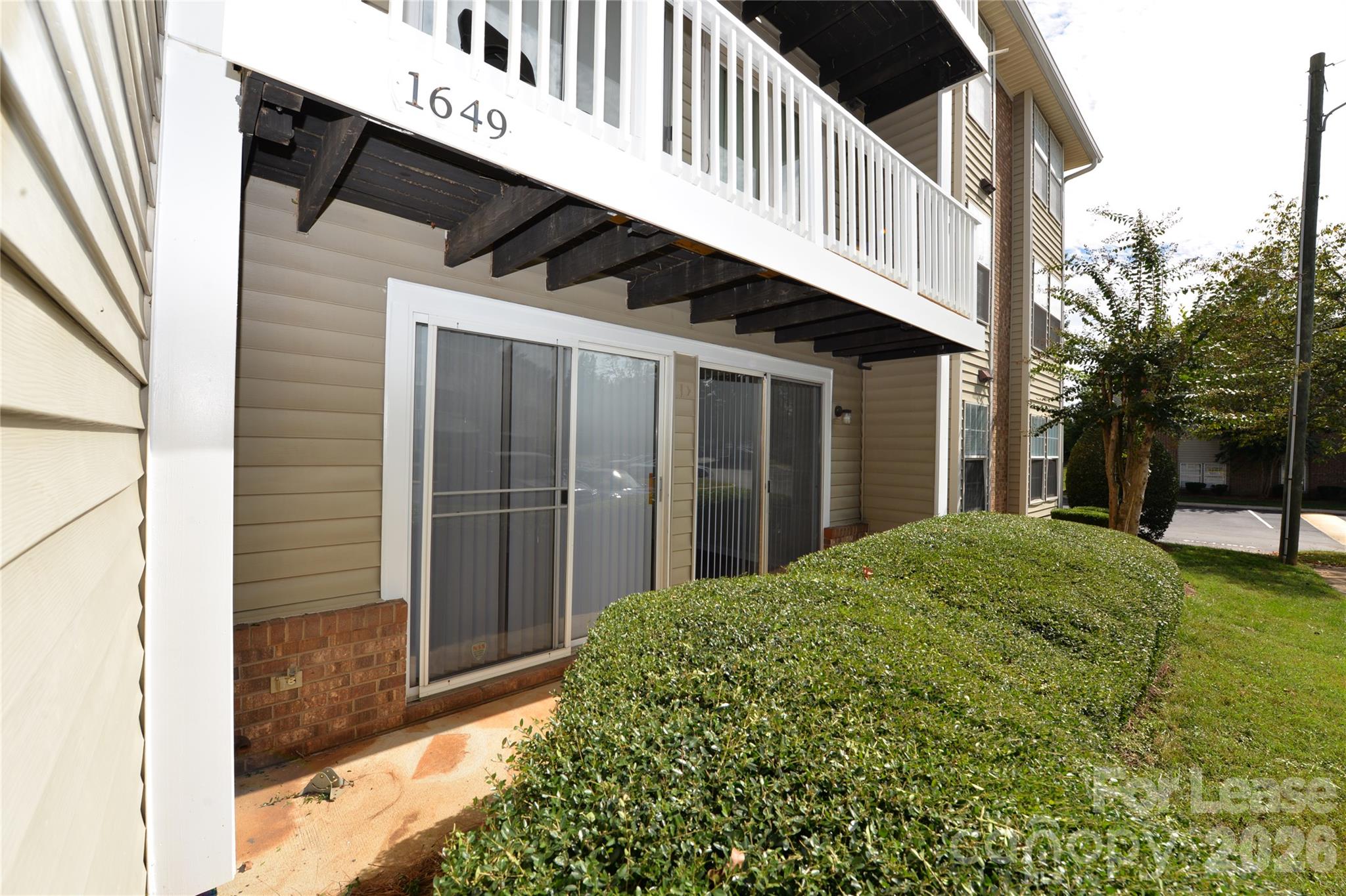1649 Arlyn Circle Property Photo 1