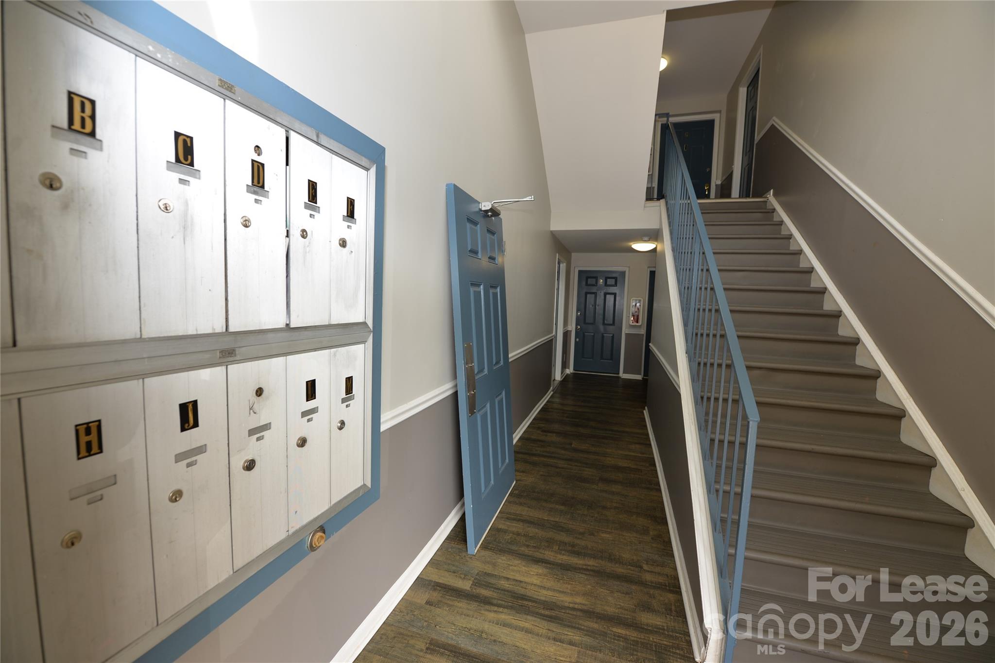 1649 Arlyn Circle Property Photo 2