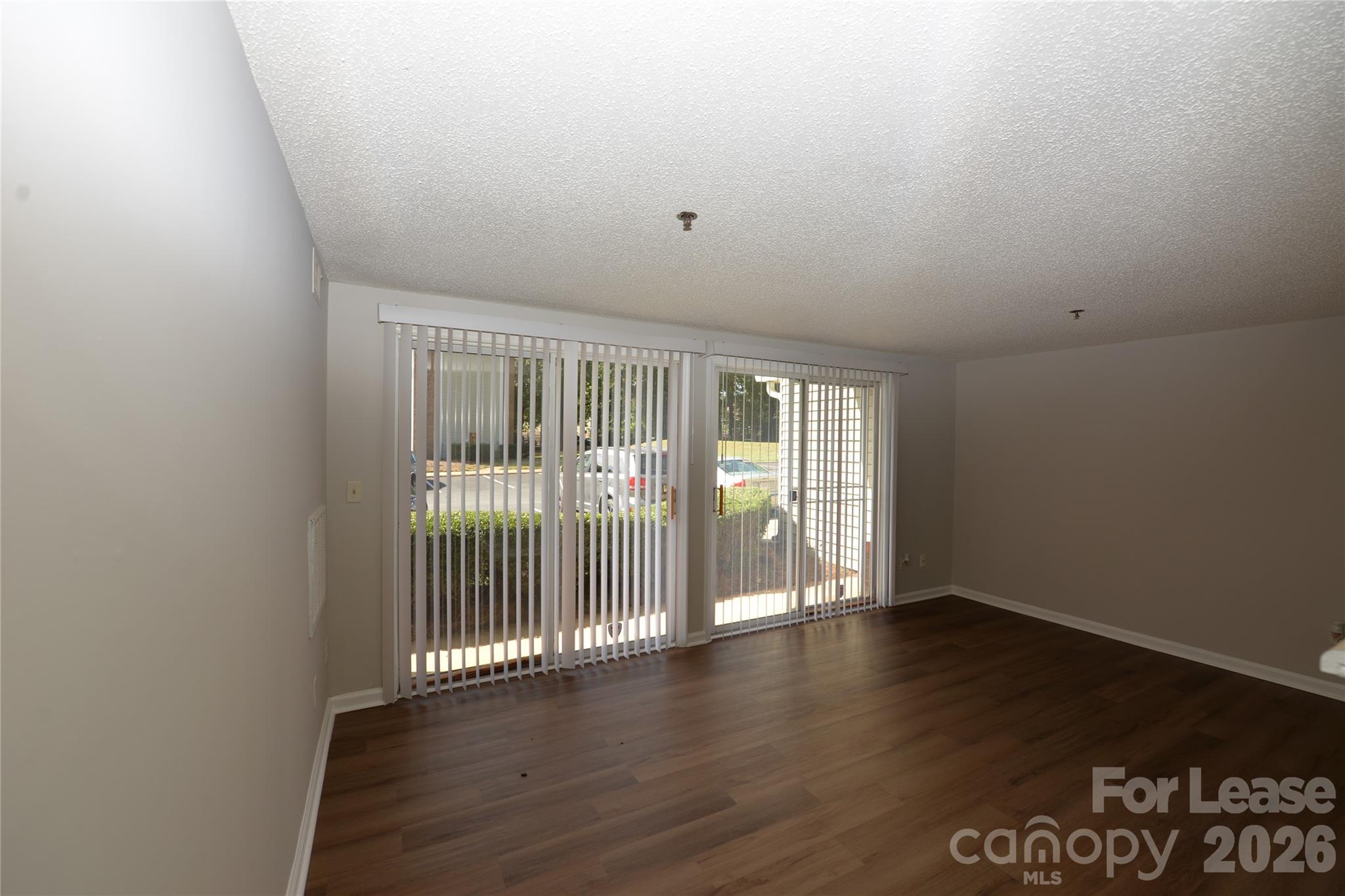 1649 Arlyn Circle Property Photo 4