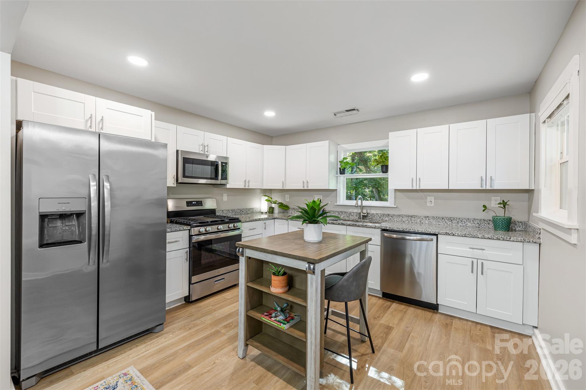 424 Arbor Drive Property Photo 1