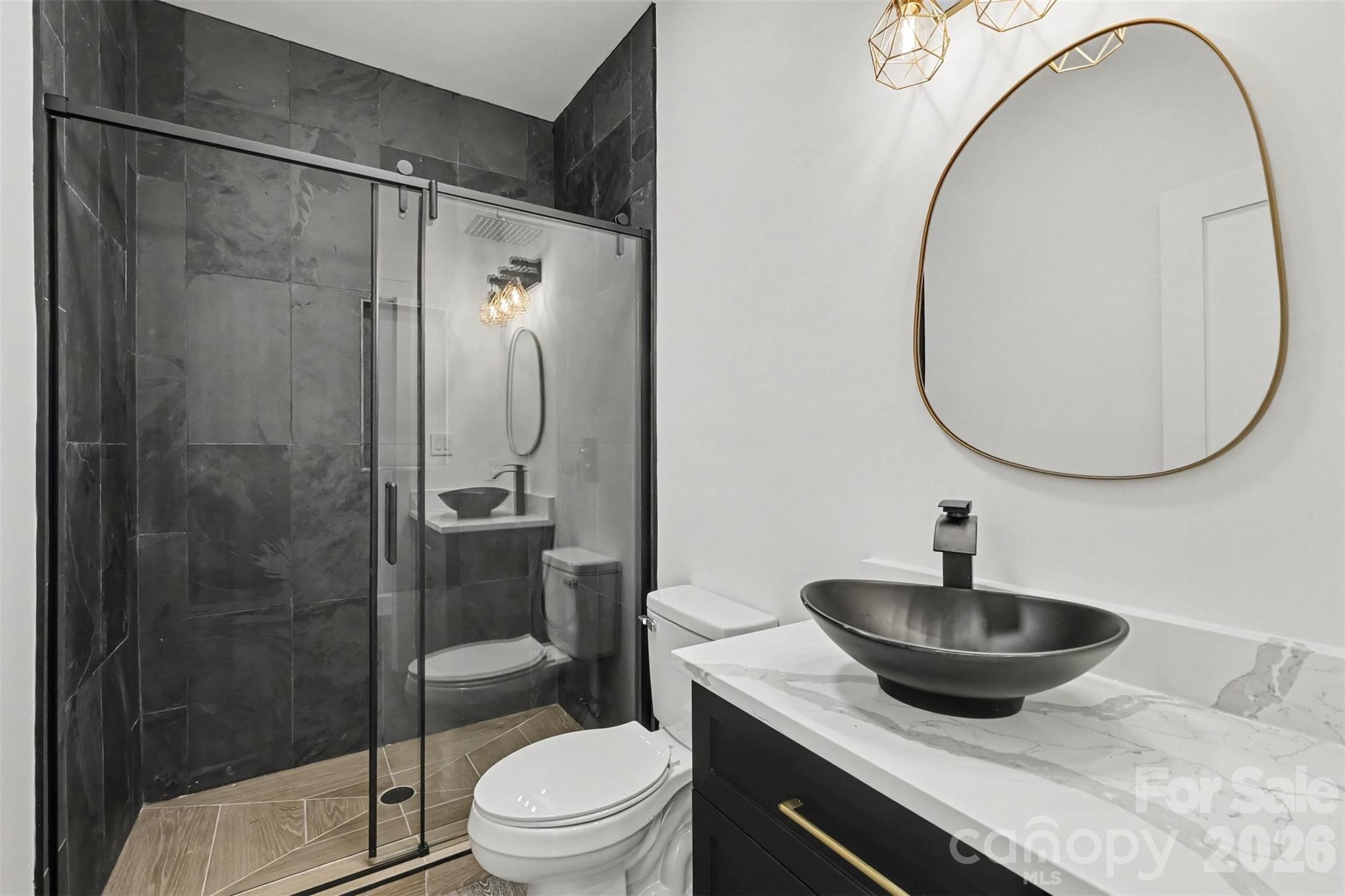 638 E Black Street Property Photo 10