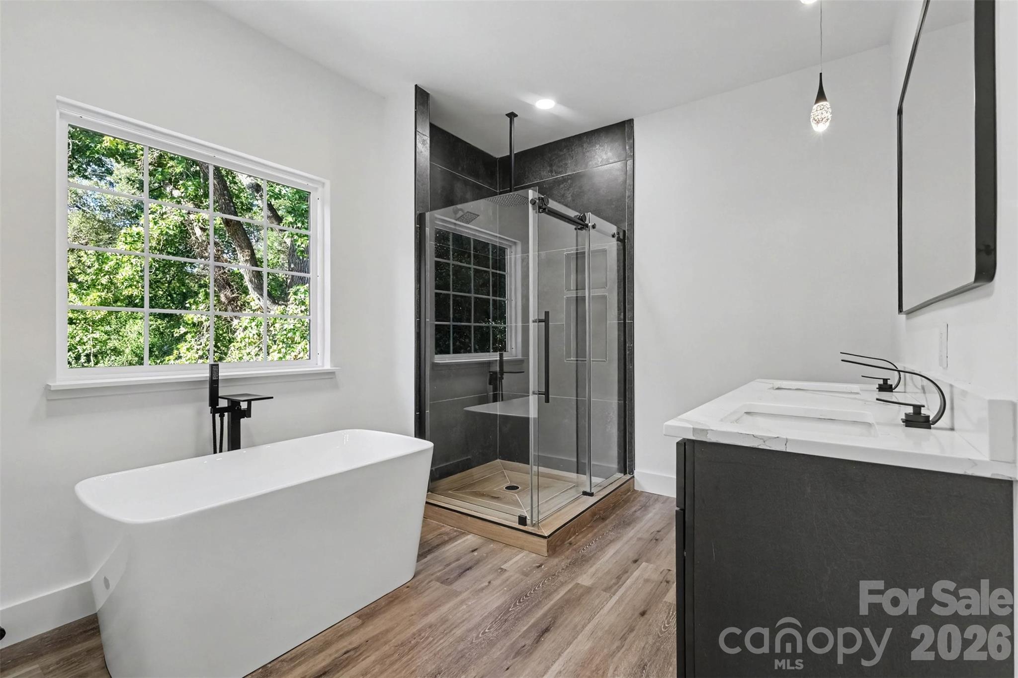638 E Black Street Property Photo 14