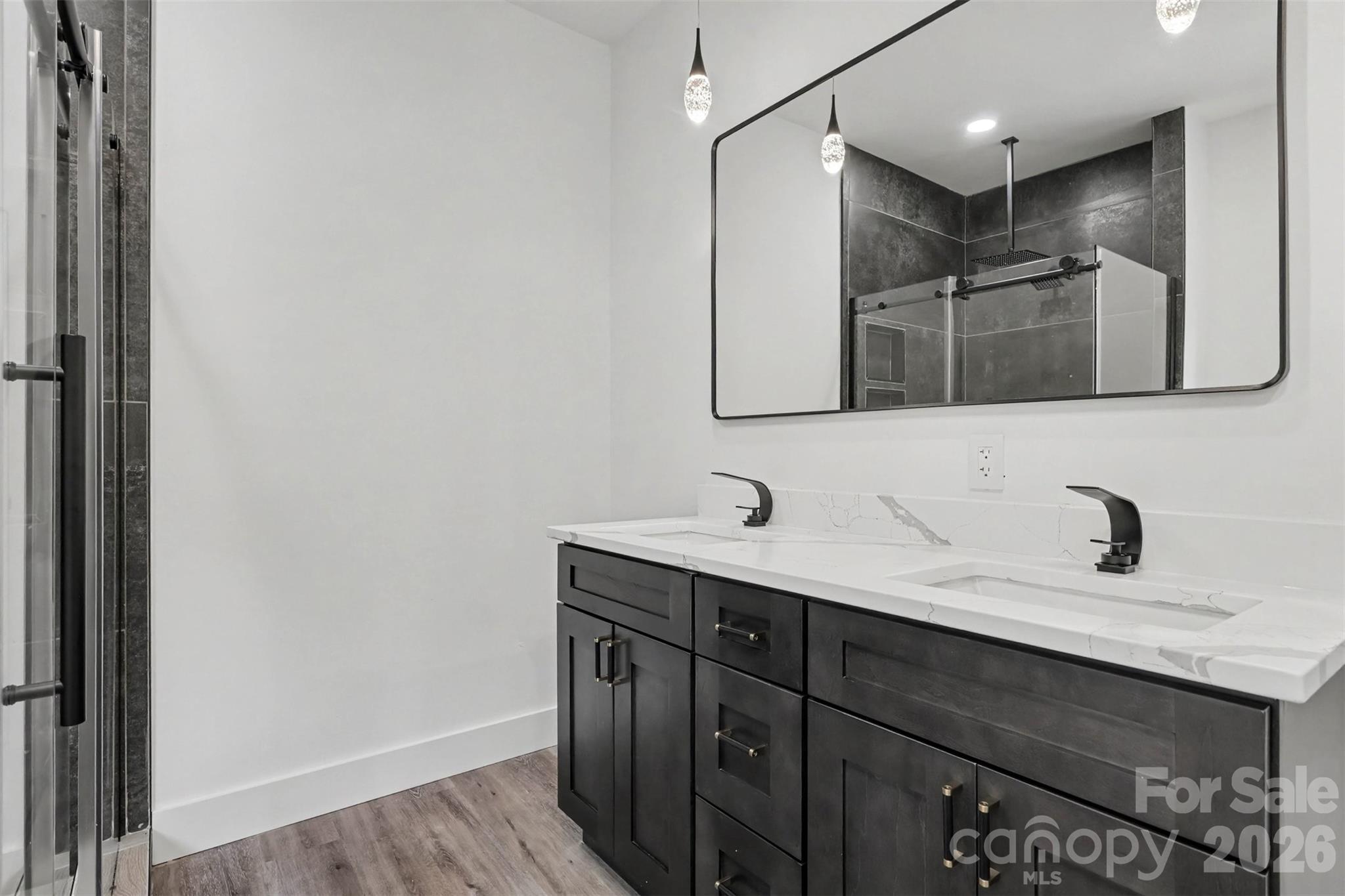638 E Black Street Property Photo 15
