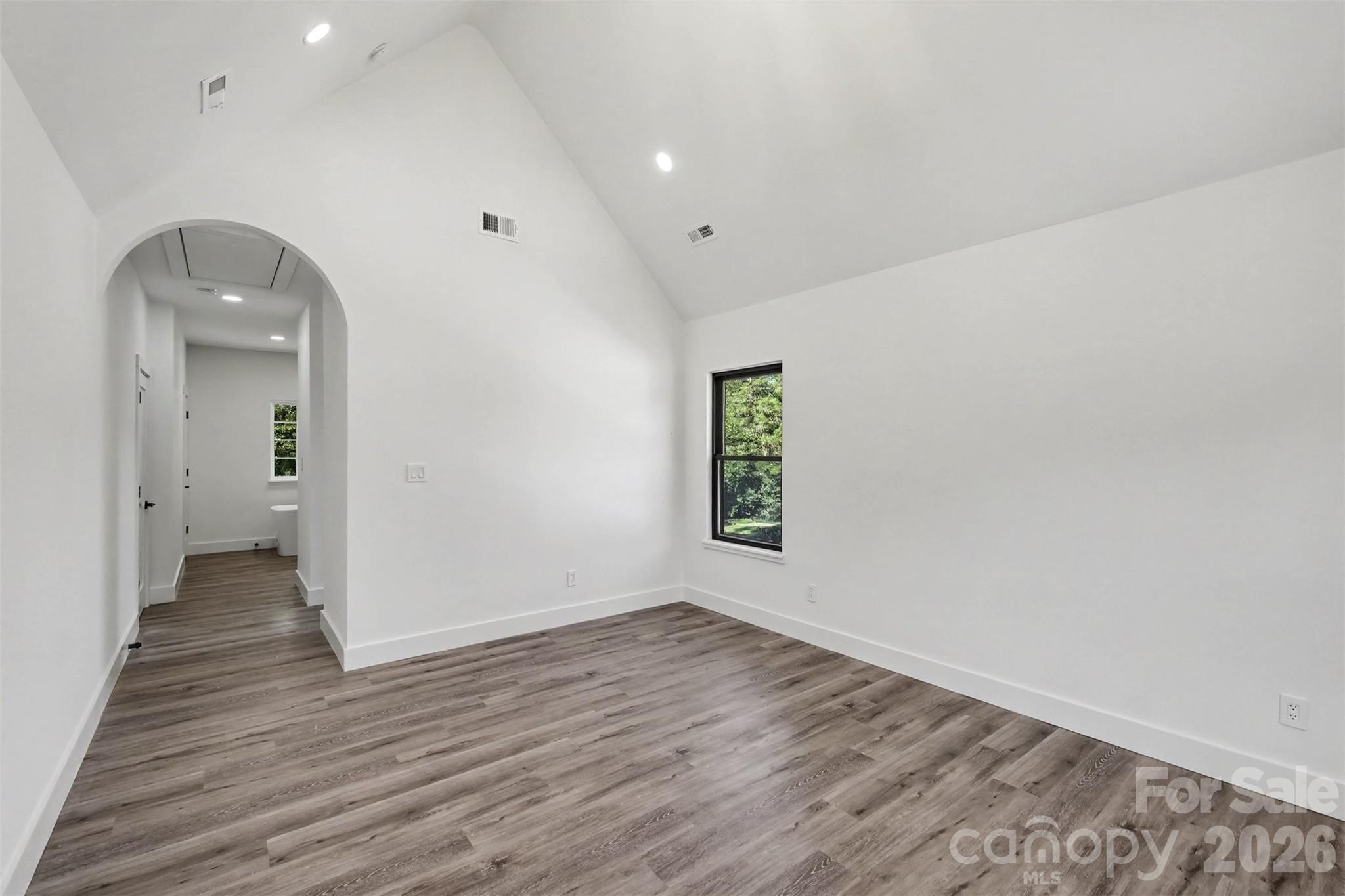 638 E Black Street Property Photo 16