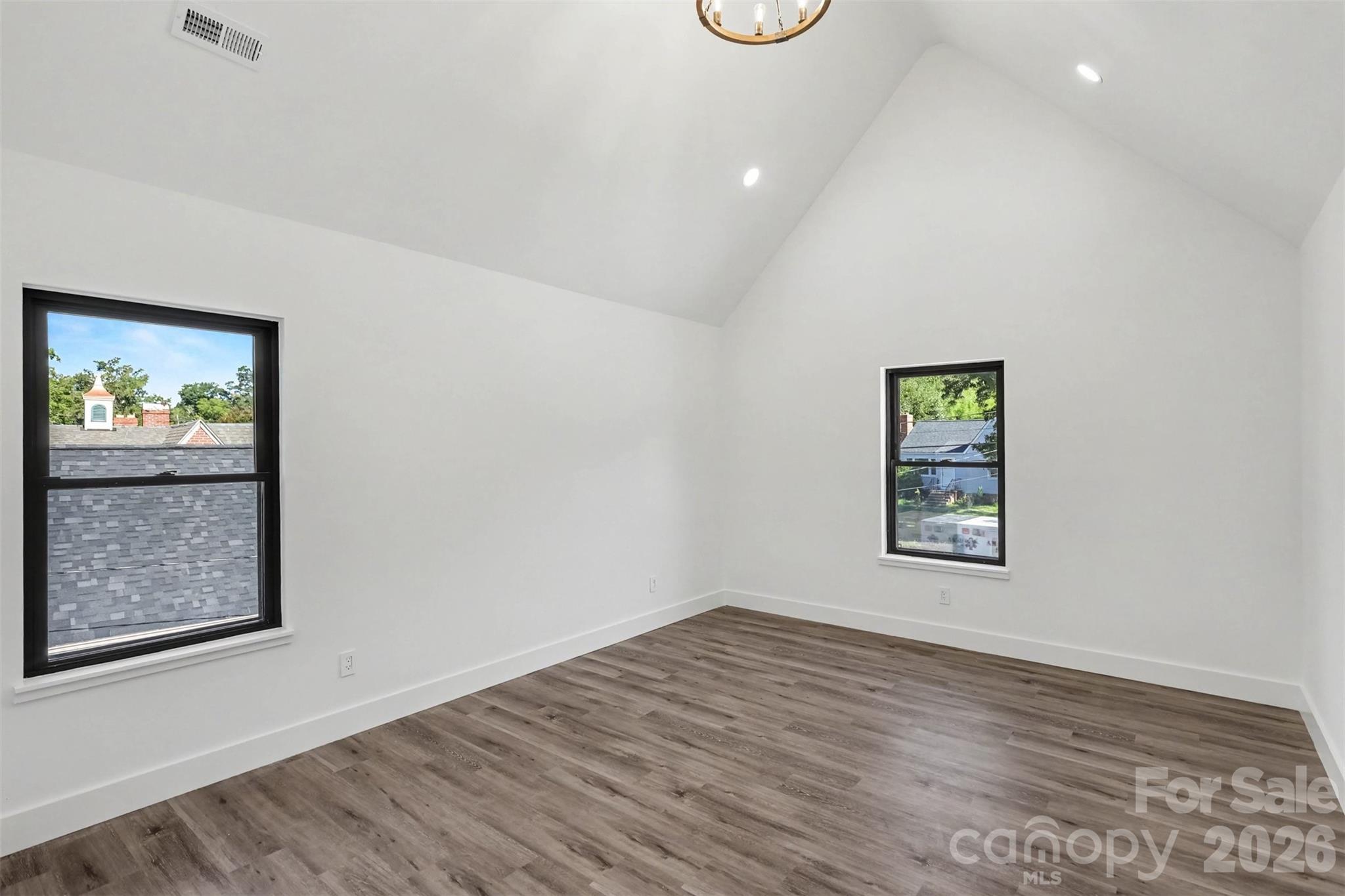 638 E Black Street Property Photo 17