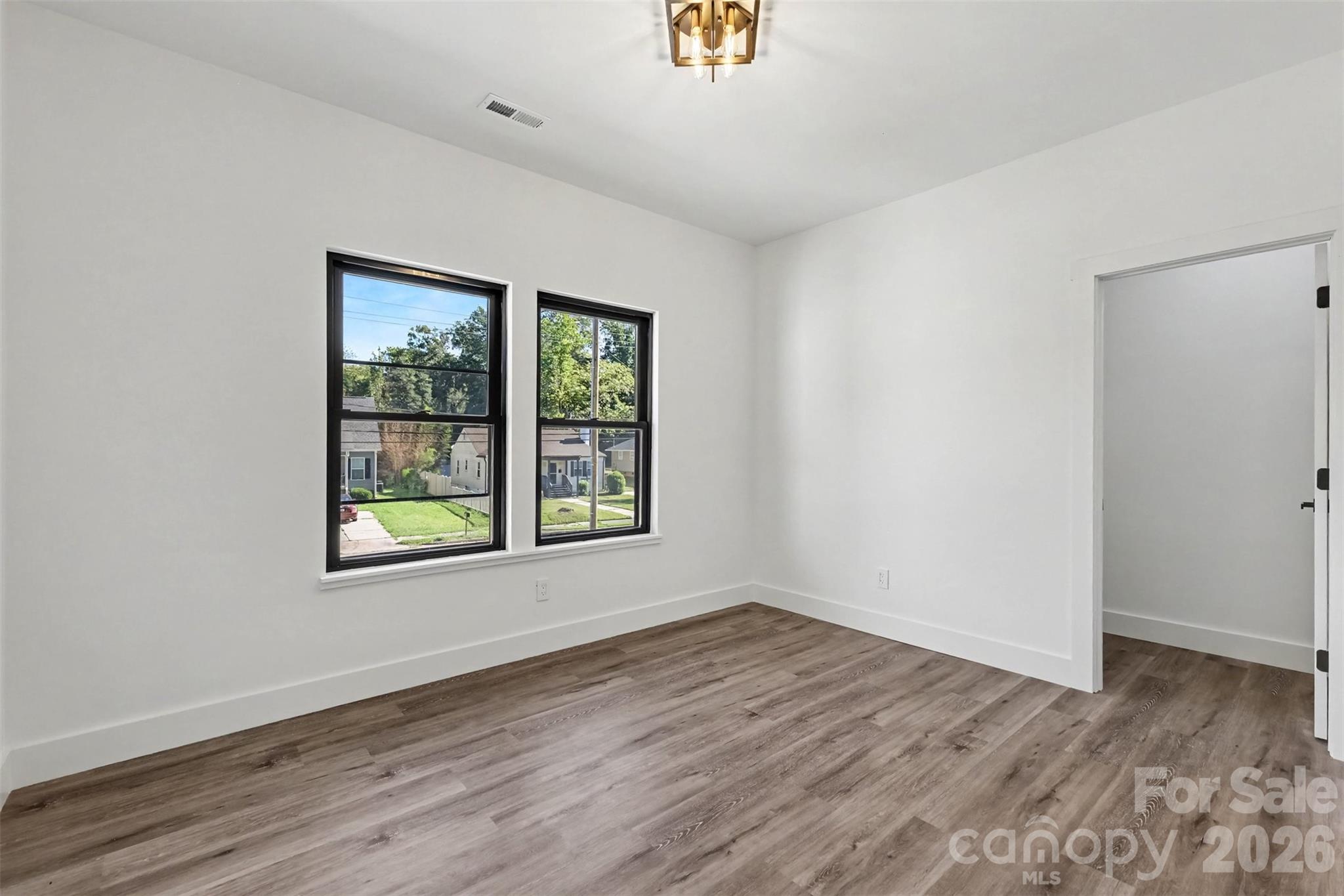 638 E Black Street Property Photo 20