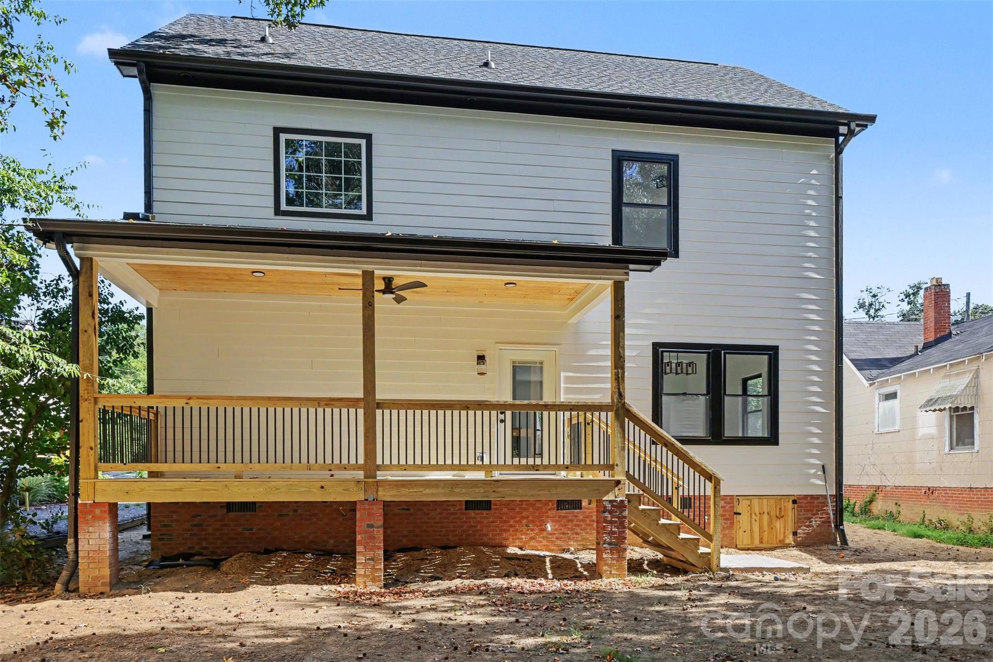638 E Black Street Property Photo 26