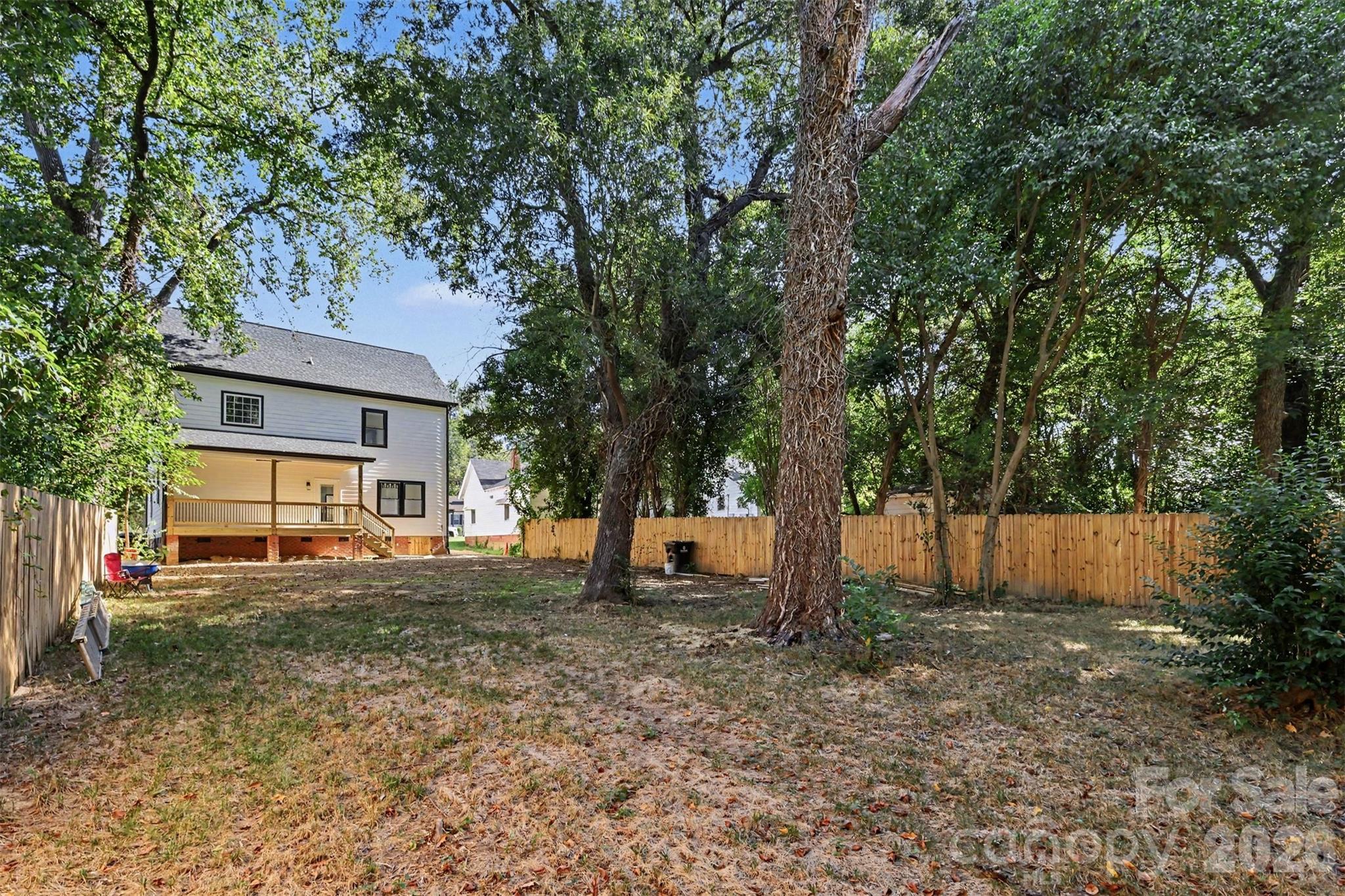 638 E Black Street Property Photo 27